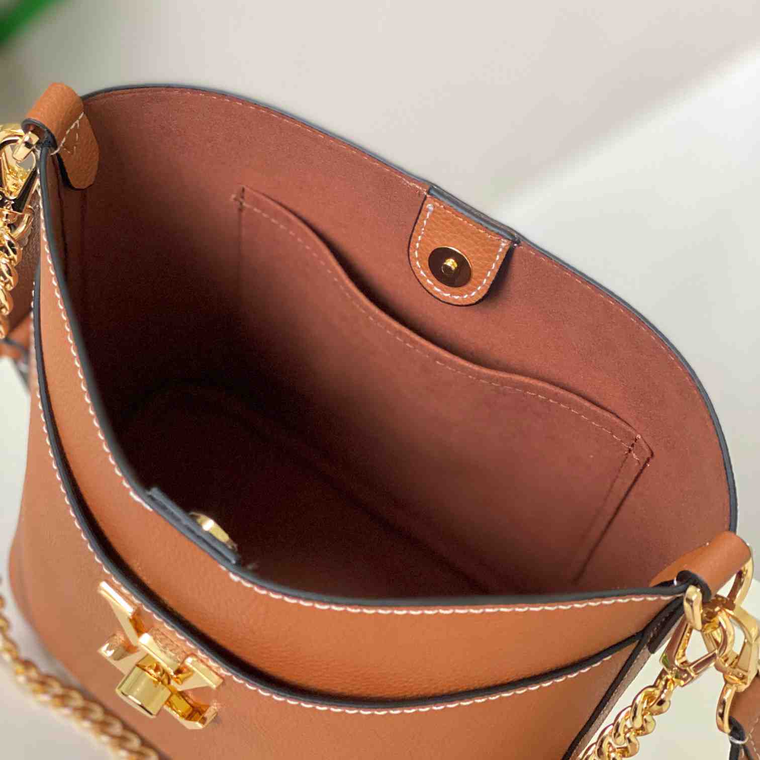 Louis Vuitton Lock and Walk    M24165 - DopestKickz