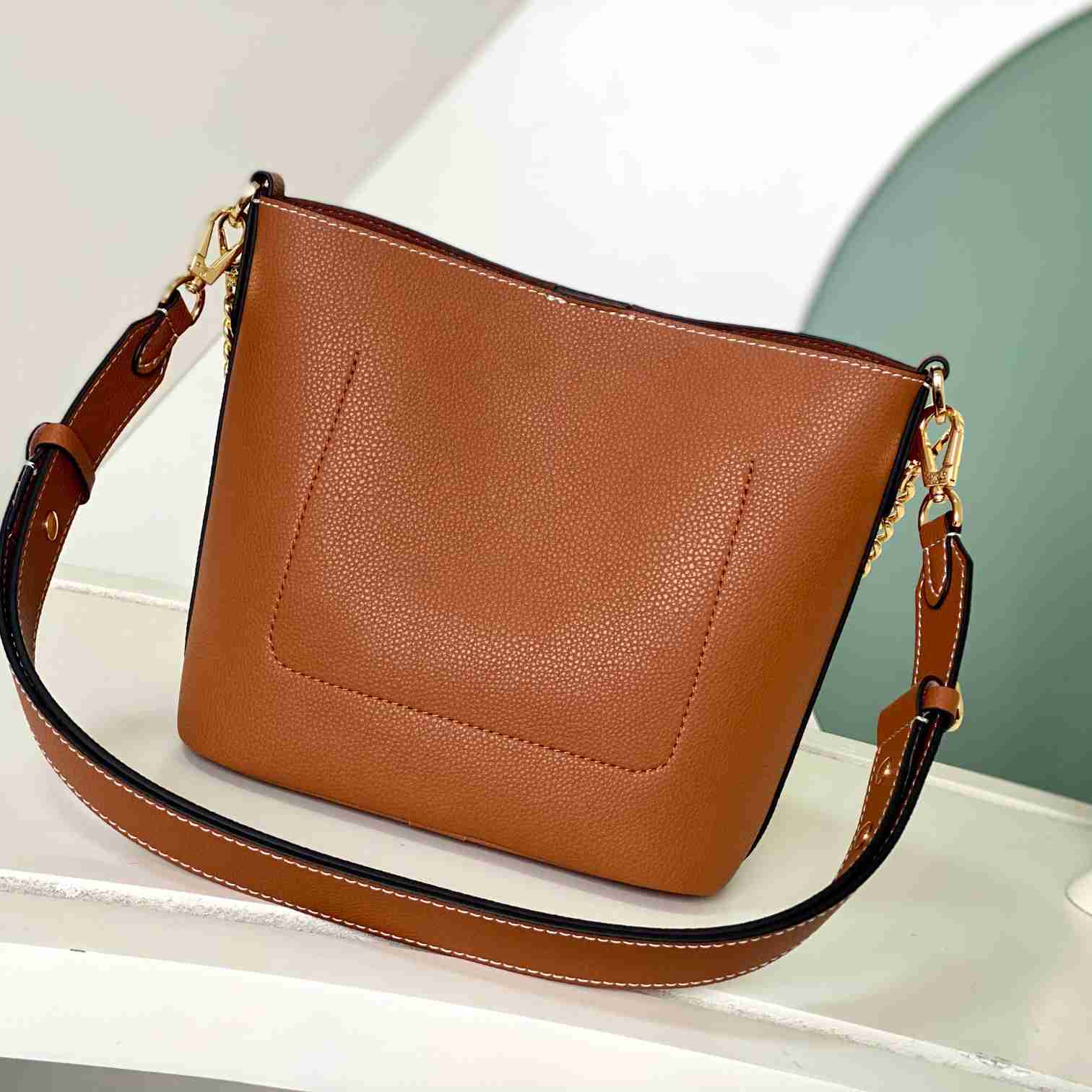 Louis Vuitton Lock and Walk    M24165 - DopestKickz