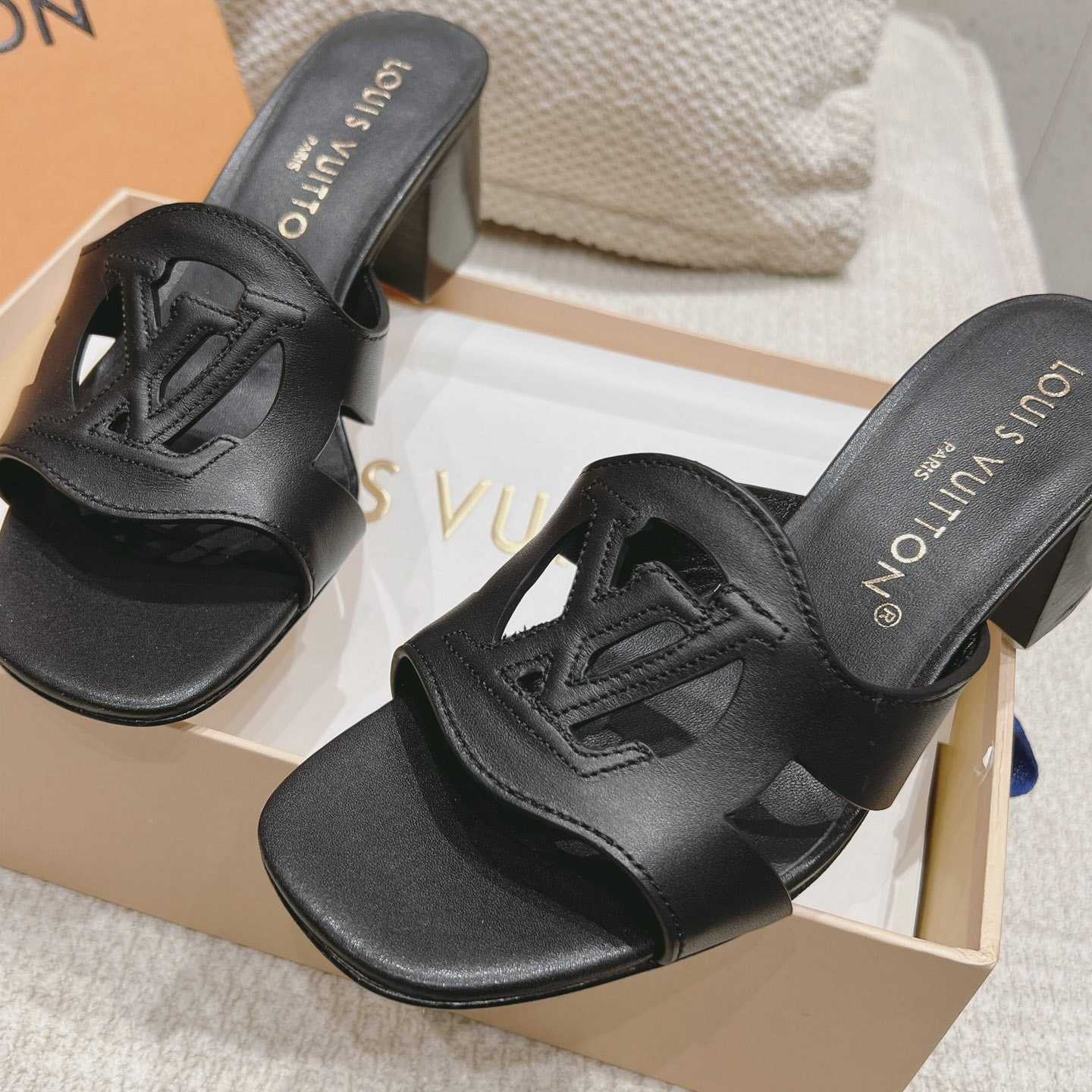 Louis Vuitton LV Isola Mule   1ACG4K - DopestKickz