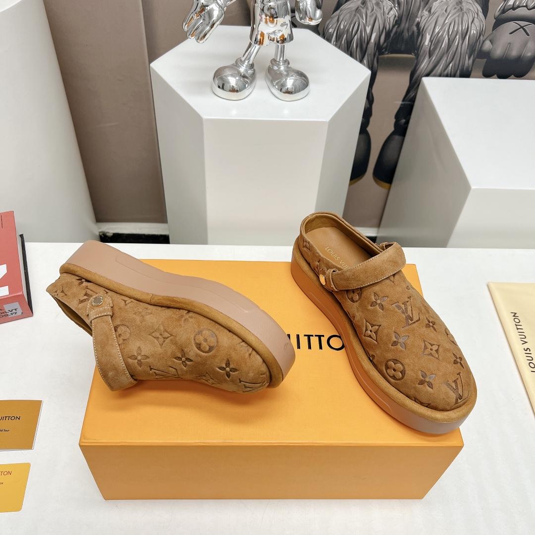 Louis Vuitton Aspen Platform Clog          1ACHWJ - DopestKickz