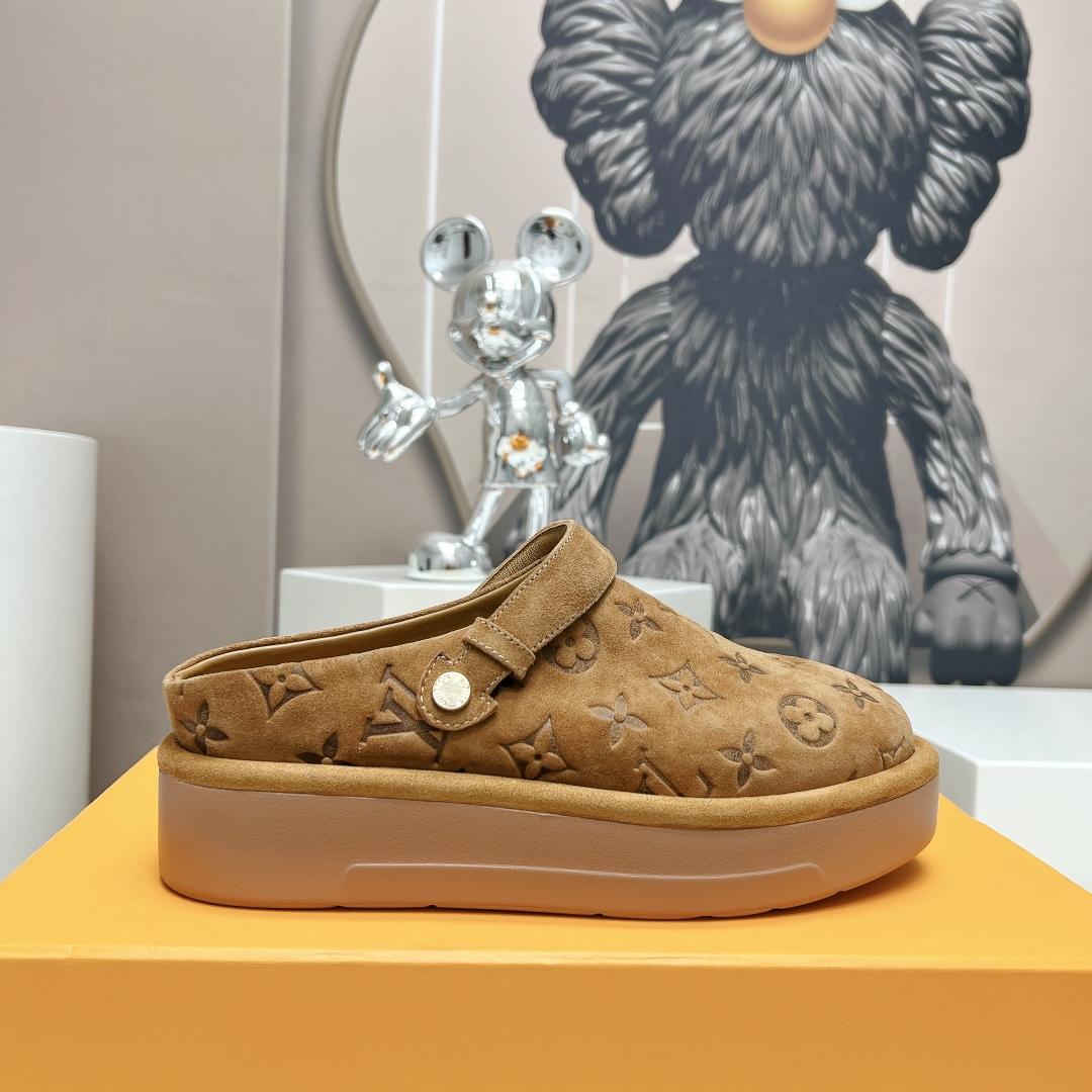 Louis Vuitton Aspen Platform Clog          1ACHWJ - DopestKickz