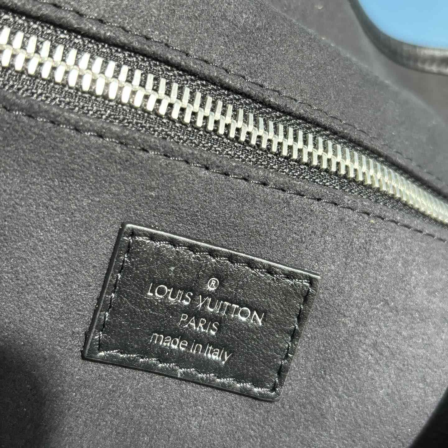 Louis Vuitton Carryall MM     M25143 - DopestKickz