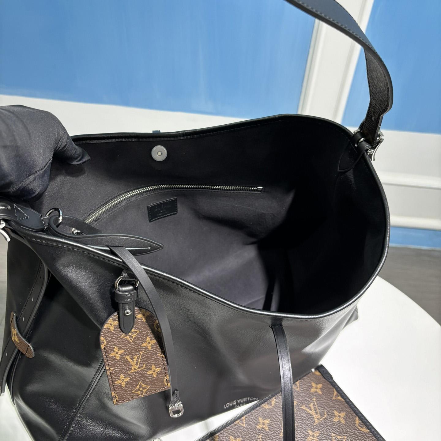 Louis Vuitton Carryall MM     M25143 - DopestKickz