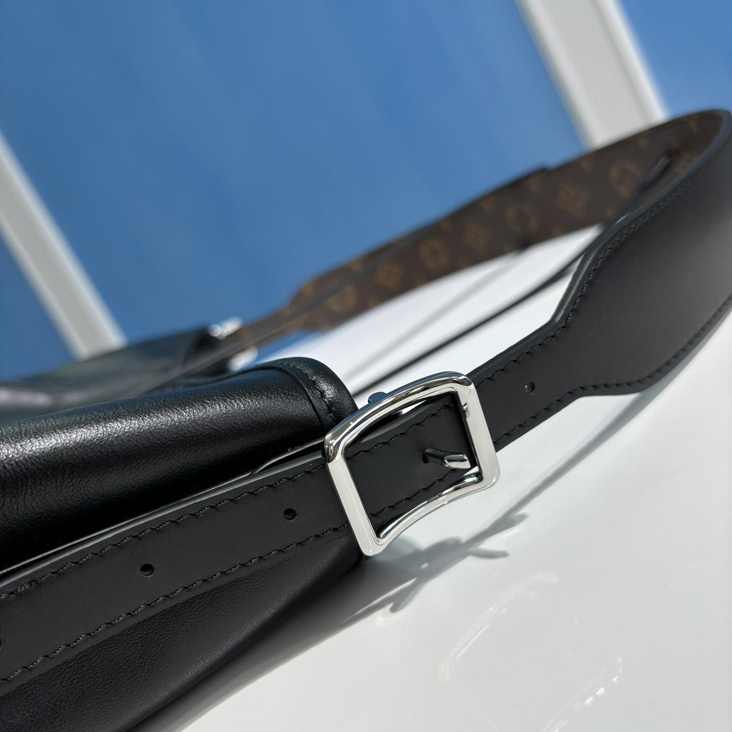 Louis Vuitton Carryall MM     M25143 - DopestKickz