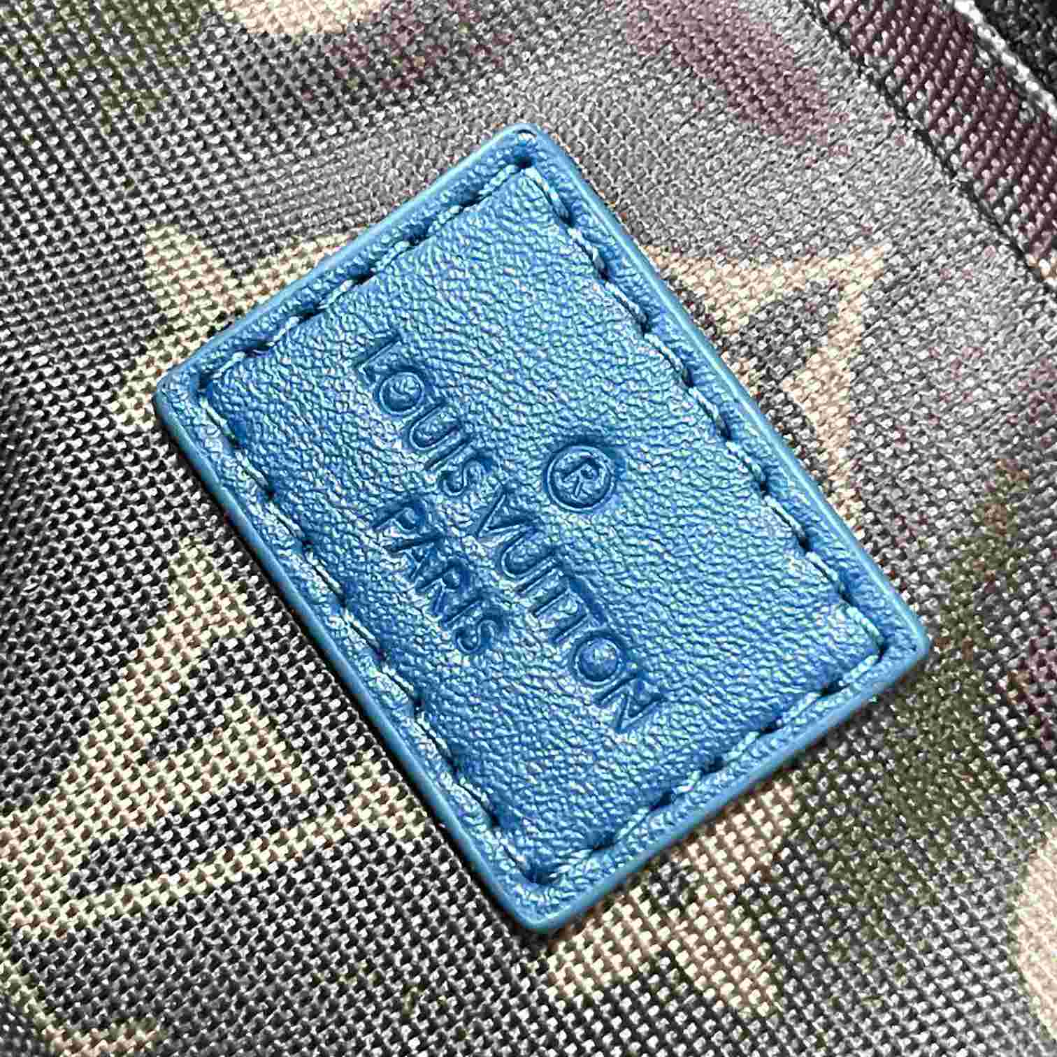 Louis Vuitton Alpha Wearable Wallet   M82801 - DopestKickz