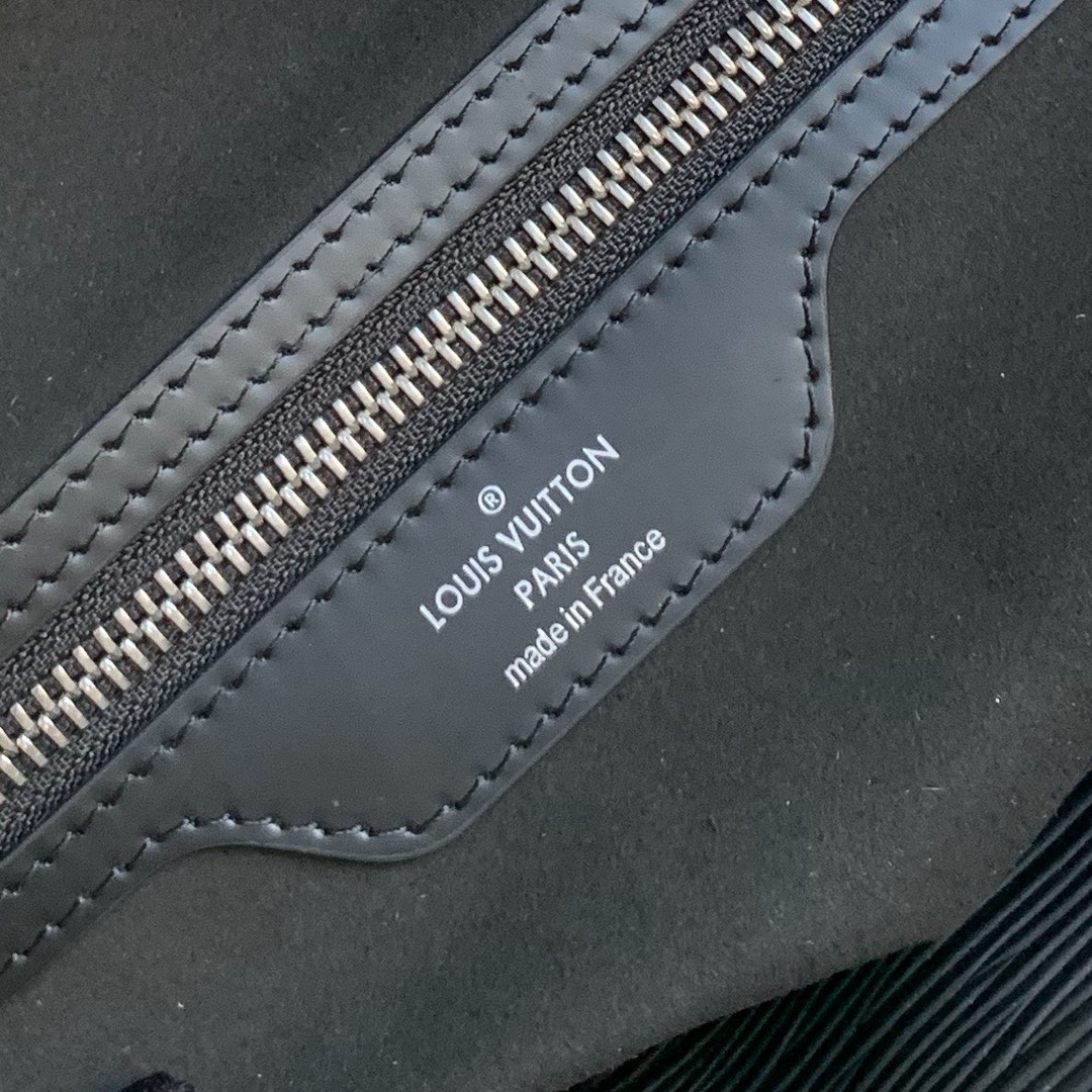 Louis Vuitton x Supreme Keepall  Bandouliere 45 Travel Bag - DopestKickz