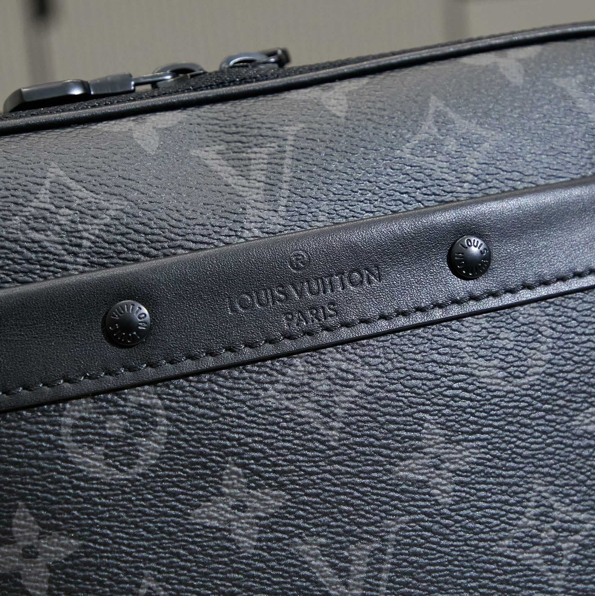 Louis Vuitton Alpha Messenger  M46955 - DopestKickz