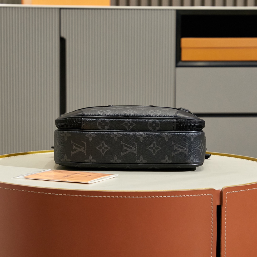 Louis Vuitton Alpha Messenger  M46955 - DopestKickz