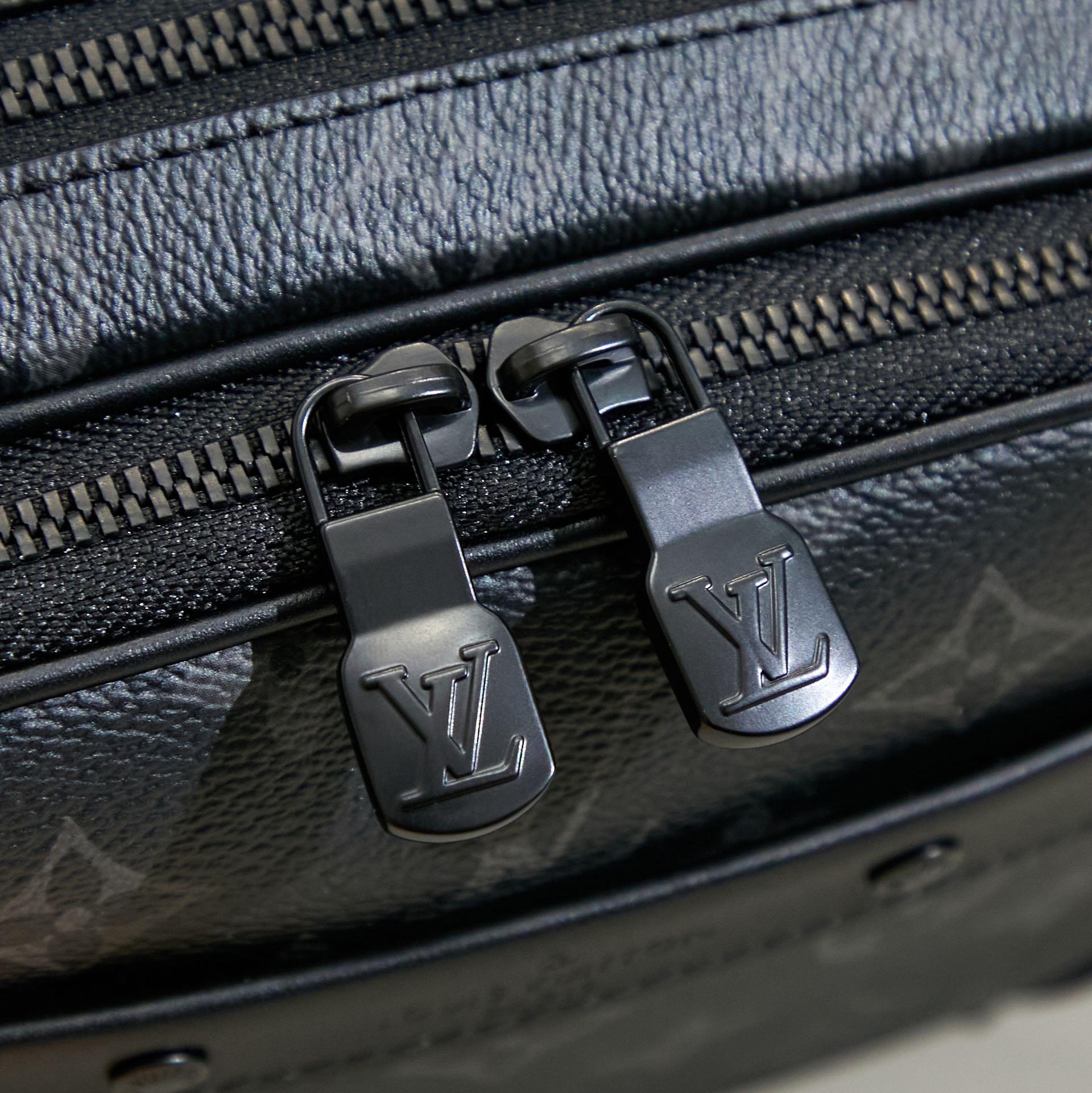 Louis Vuitton Alpha Messenger  M46955 - DopestKickz