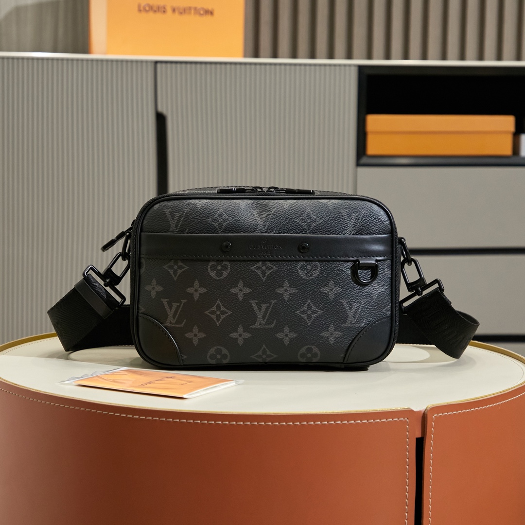 Louis Vuitton Alpha Messenger  M46955 - DopestKickz