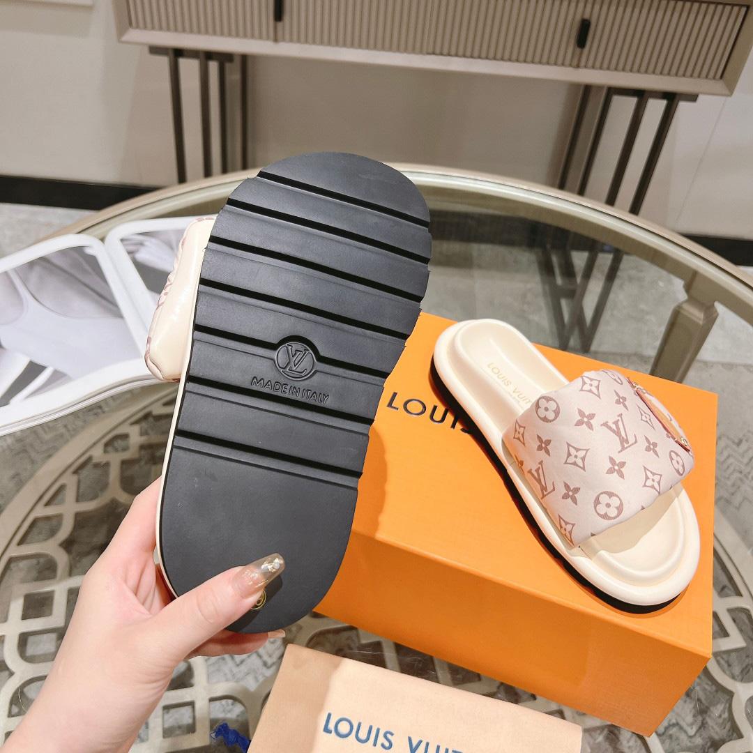 Louis Vuitton Pool Pillow Flat Comfort Mule     1ACJZE - DopestKickz