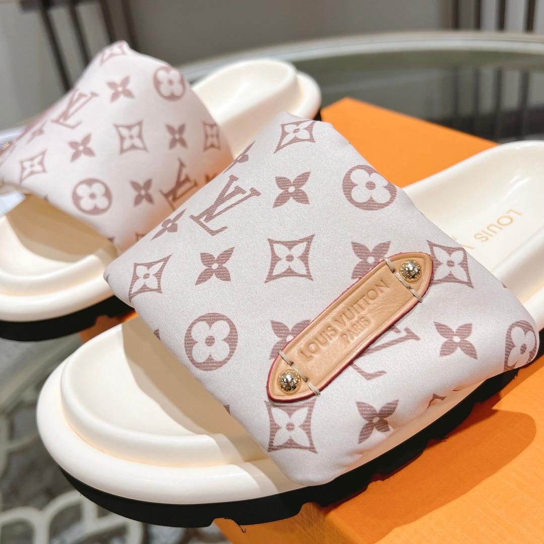Louis Vuitton Pool Pillow Flat Comfort Mule     1ACJZE - DopestKickz