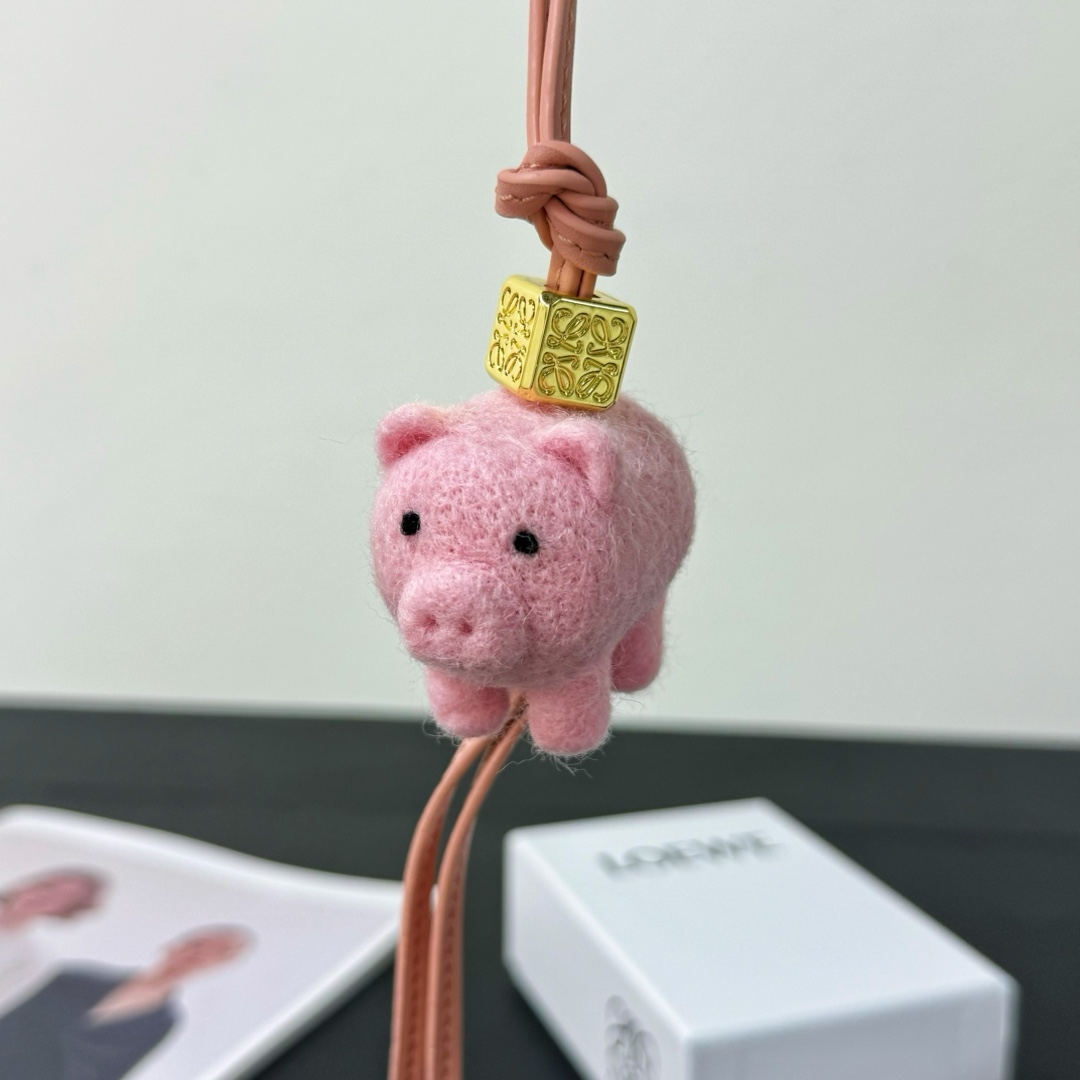 Loewe Pig Charm In Felt - DopestKickz
