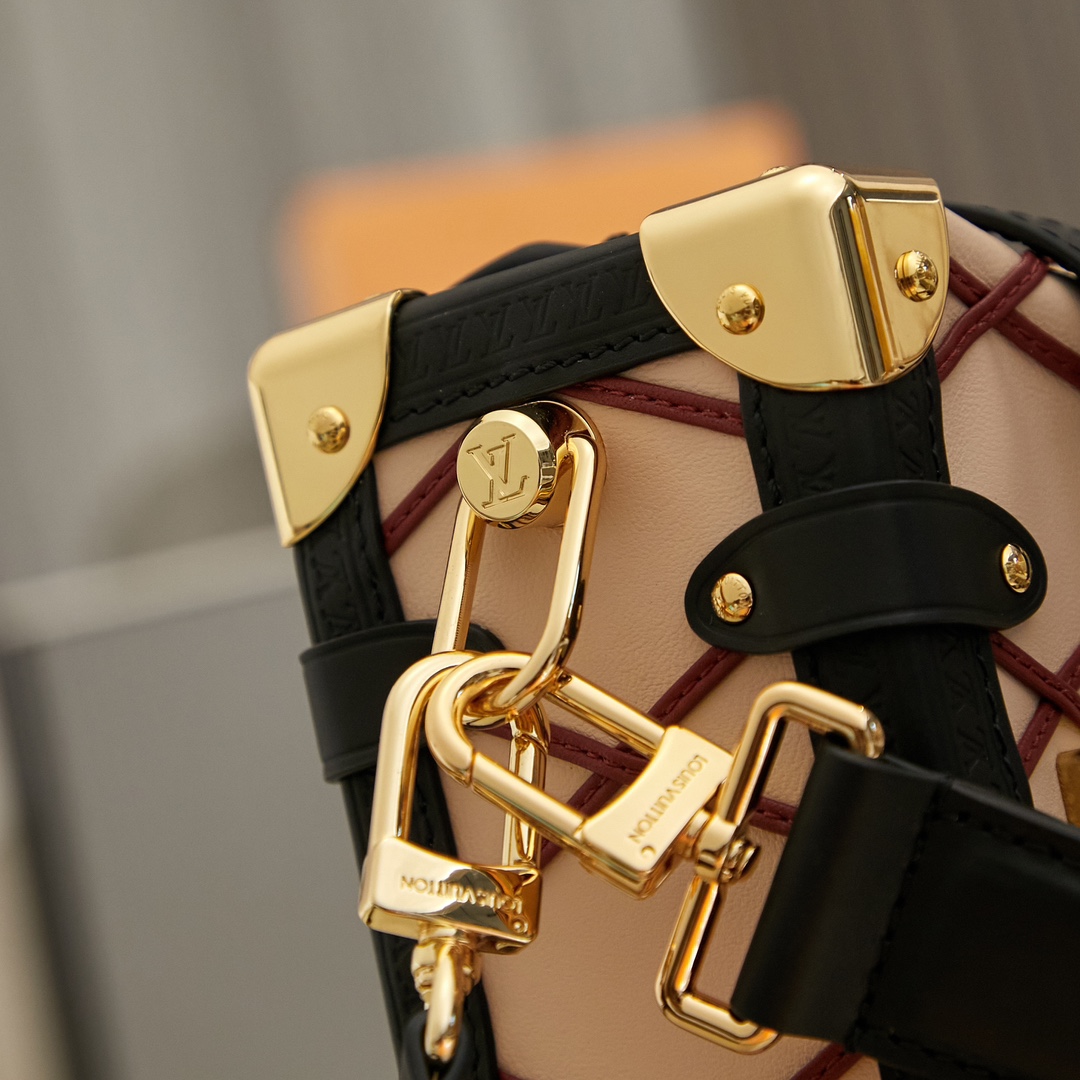 Louis Vuitton Side Trunk MM   M24403 - DopestKickz