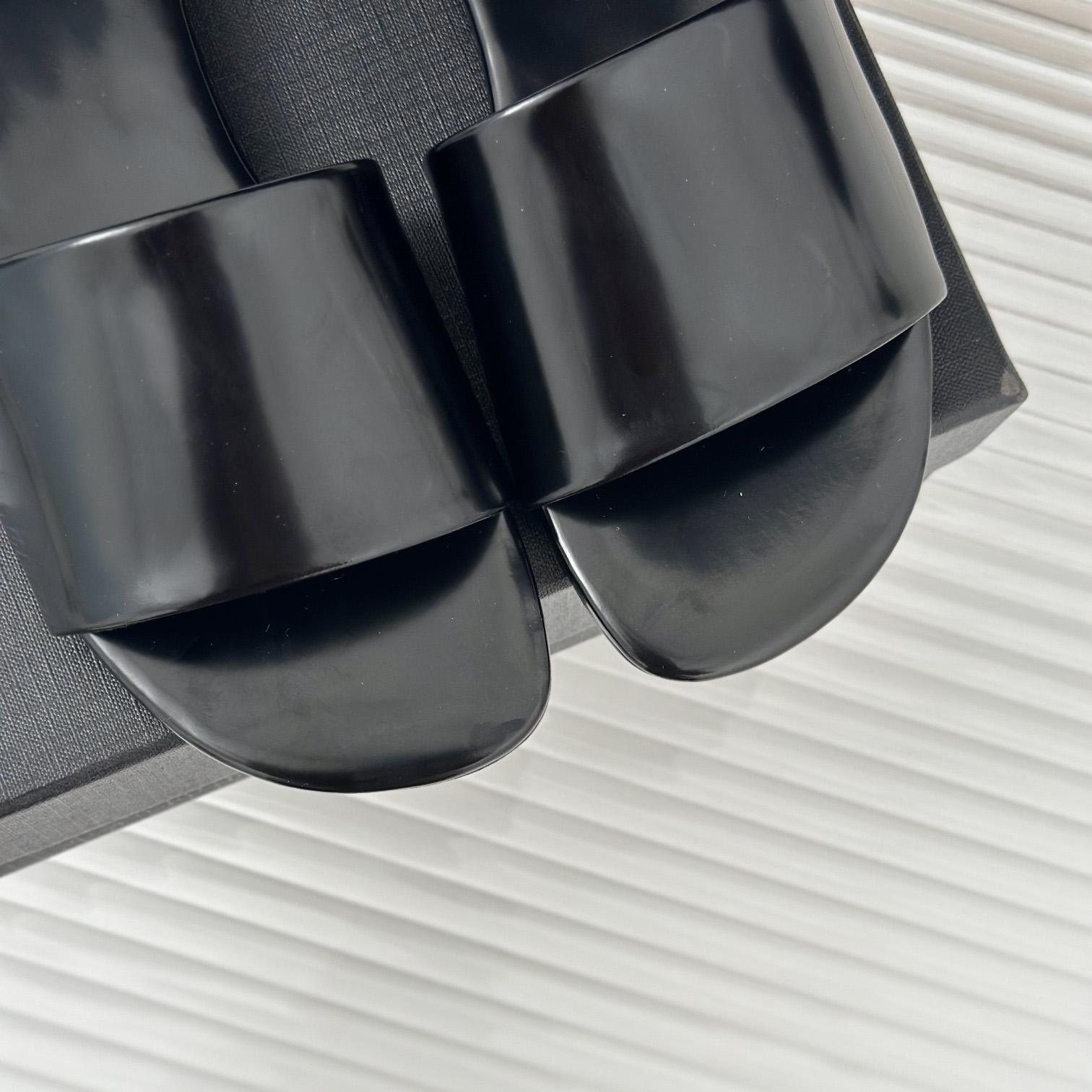 Saint Laurent Carlyle Slides In Glazed Leather - DopestKickz