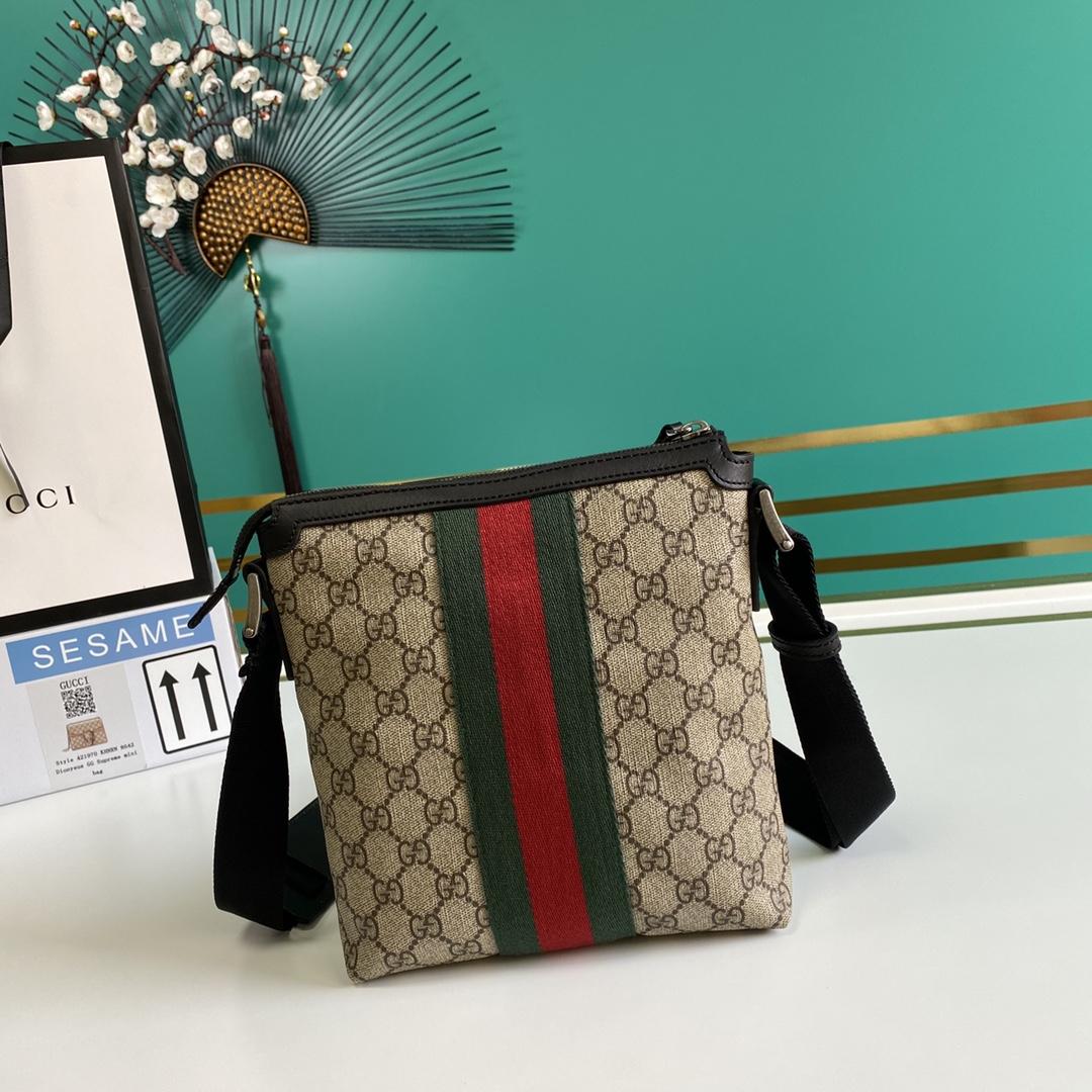 Gucci Web GG Supreme Flat Messenger  - DopestKickz