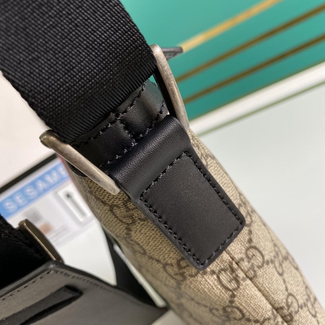 Gucci Web GG Supreme Flat Messenger  - DopestKickz