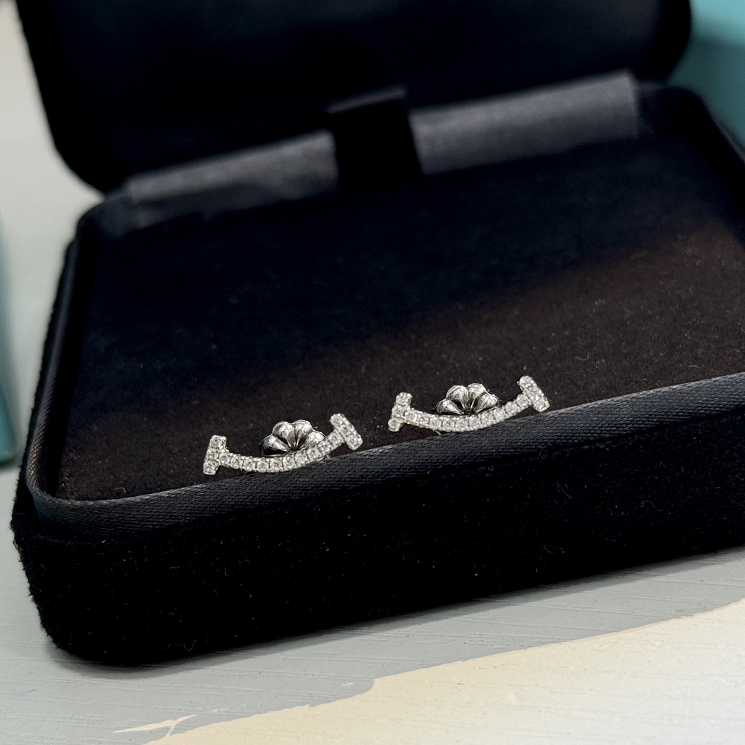 Tiffany & Co. Smile Earrings - DopestKickz
