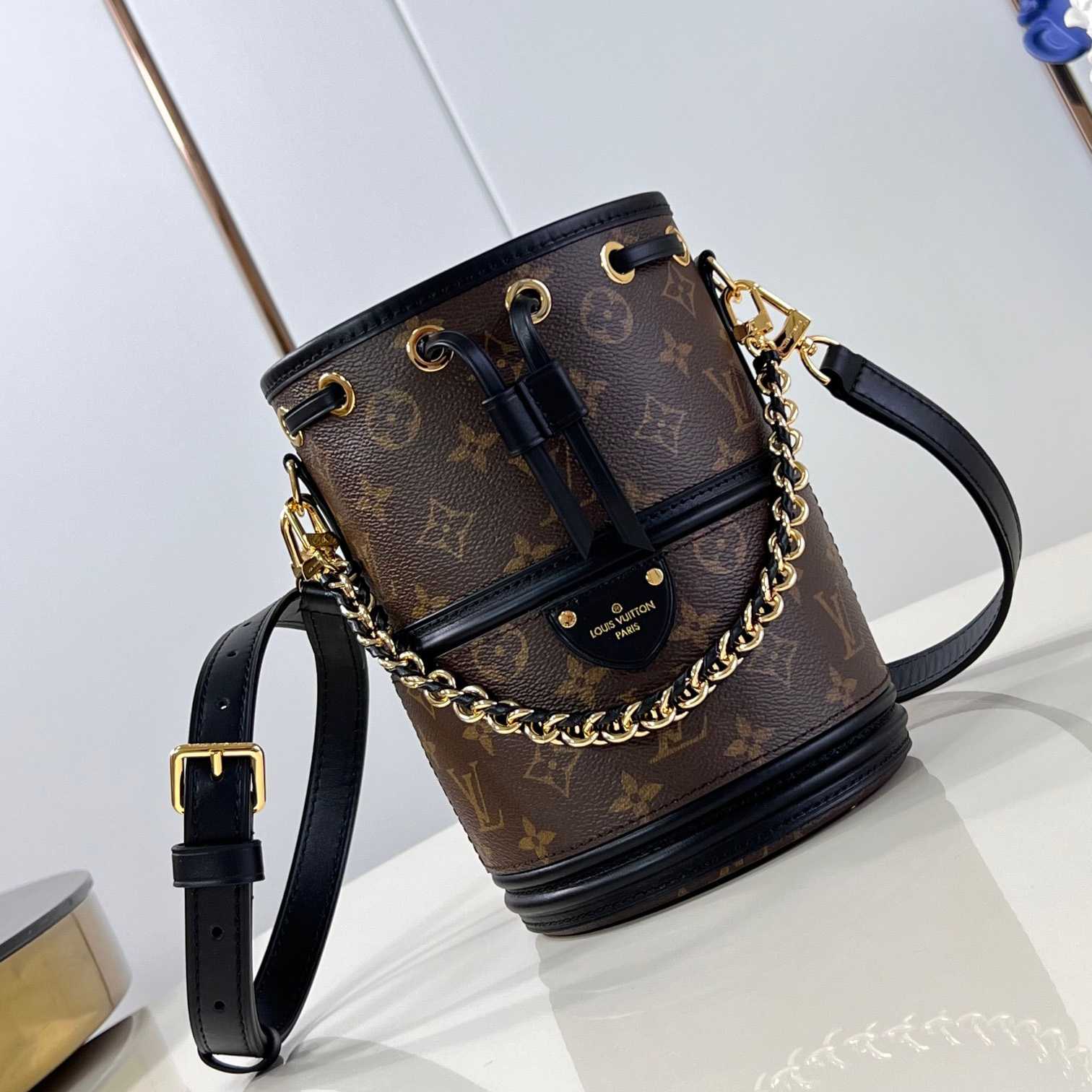 Louis Vuitton Canoé   M83480 - DopestKickz