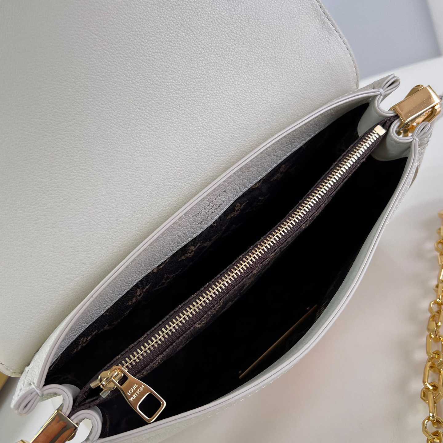 Louis Vuitton Dauphine Soft MM   M25050 - DopestKickz