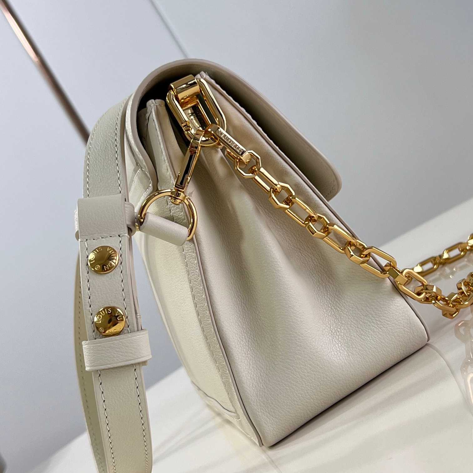 Louis Vuitton Dauphine Soft MM   M25050 - DopestKickz