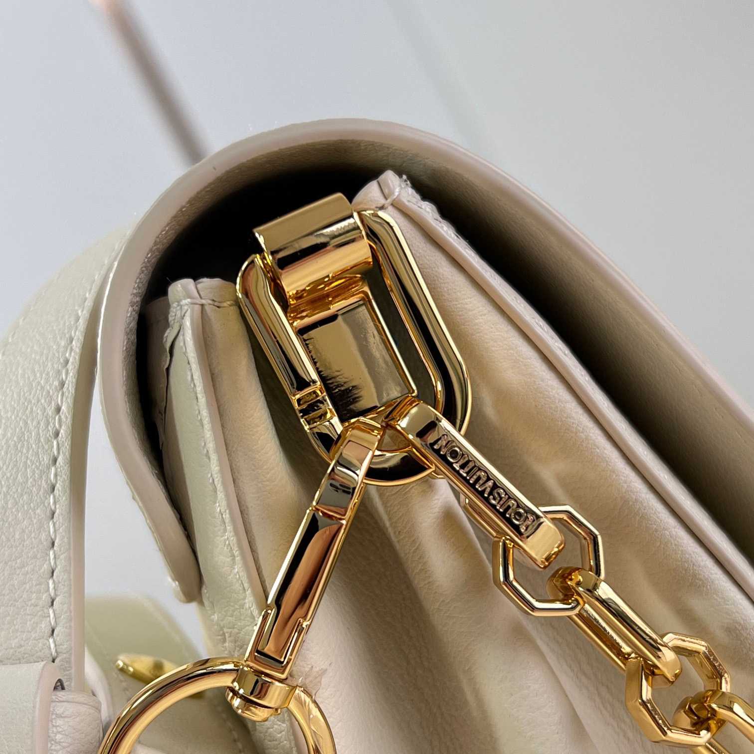 Louis Vuitton Dauphine Soft MM   M25050 - DopestKickz