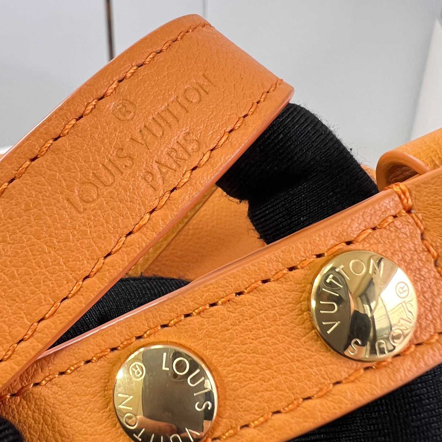 Louis Vuitton Dauphine Soft MM   M25048 - DopestKickz