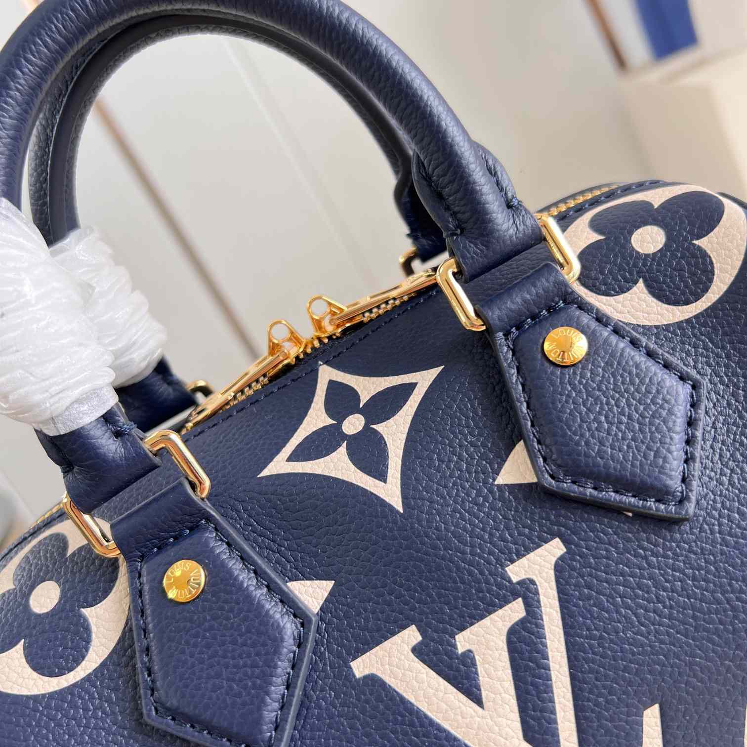 Louis Vuitton Speedy Bandouliere 20    M47048 - DopestKickz