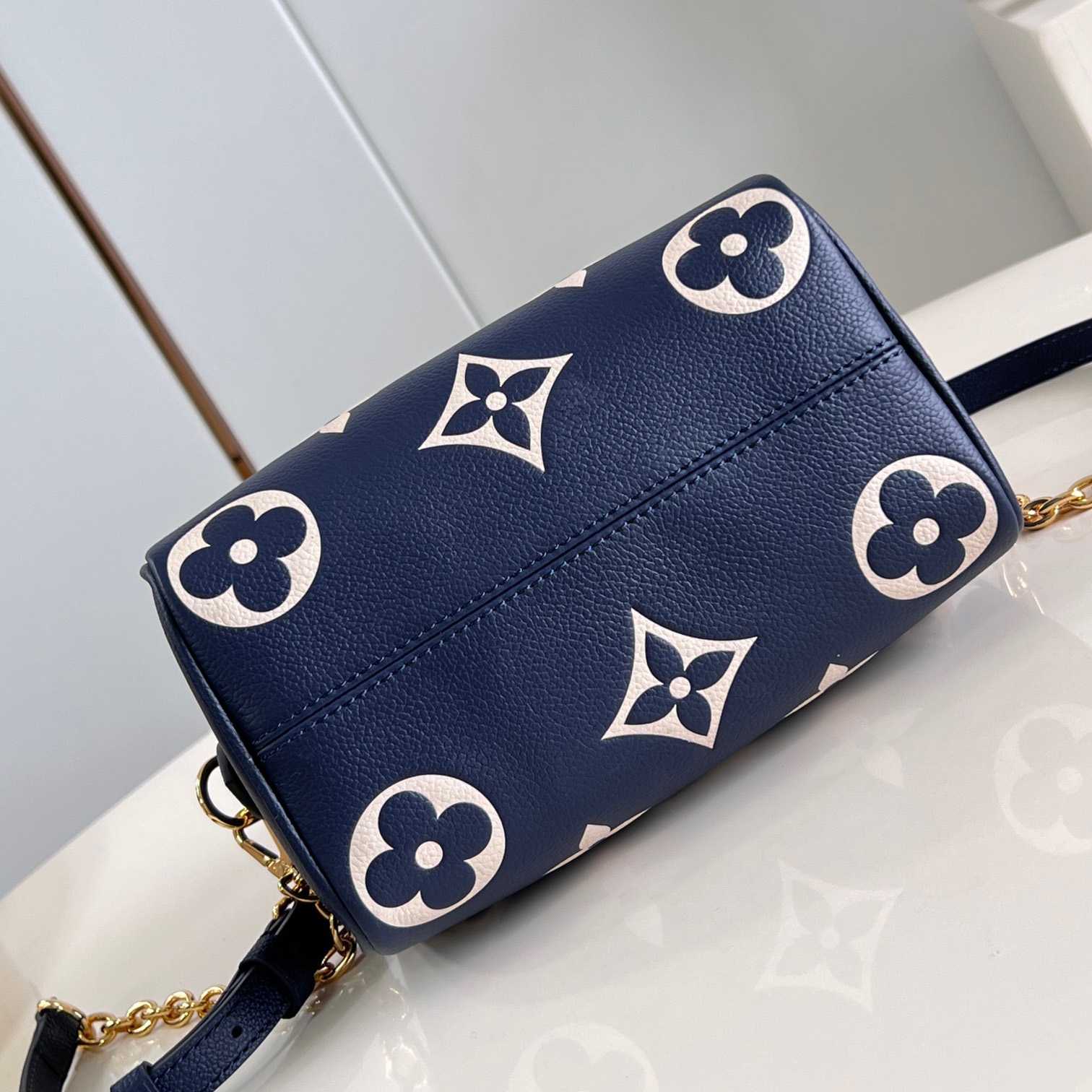 Louis Vuitton Speedy Bandouliere 20    M47048 - DopestKickz