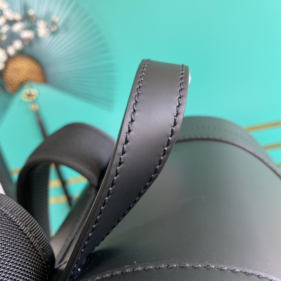 Gucci GG Black Backpack - DopestKickz