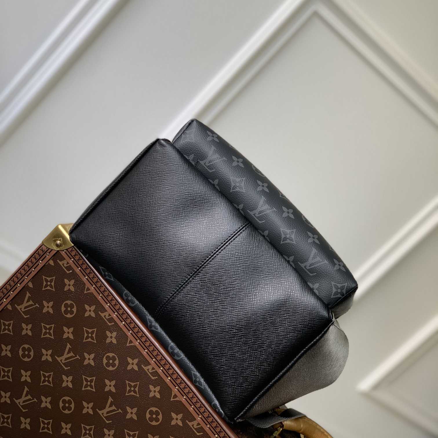 Louis Vuitton Discovery Backpack   M31033 - DopestKickz