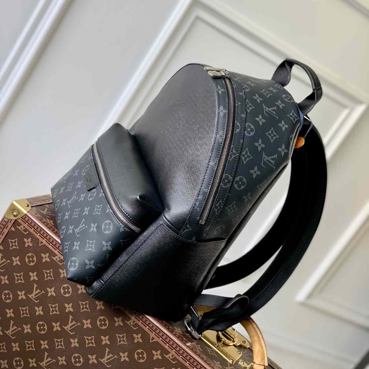 Louis Vuitton Discovery Backpack   M31033 - DopestKickz
