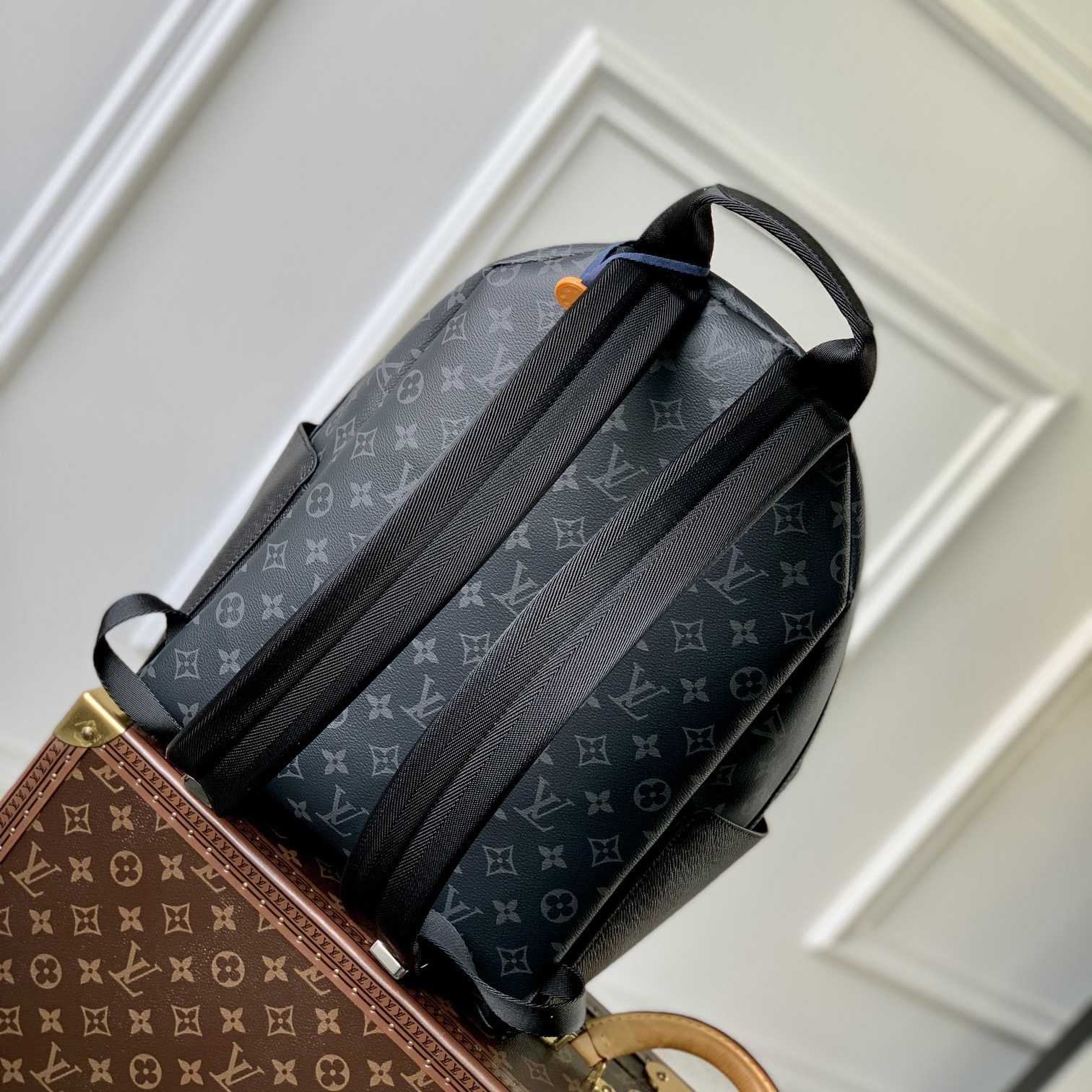 Louis Vuitton Discovery Backpack   M31033 - DopestKickz