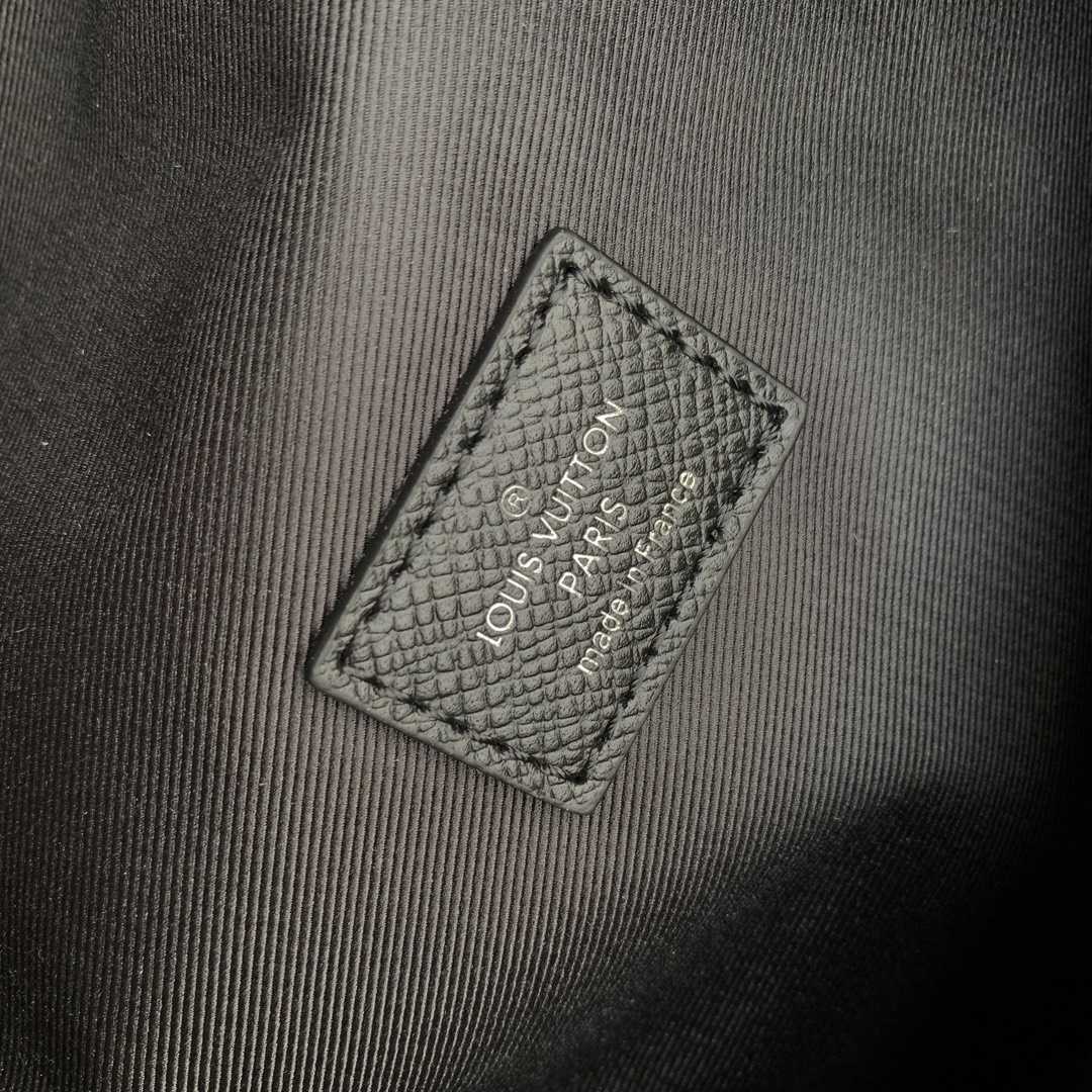 Louis Vuitton Discovery Backpack   M31033 - DopestKickz