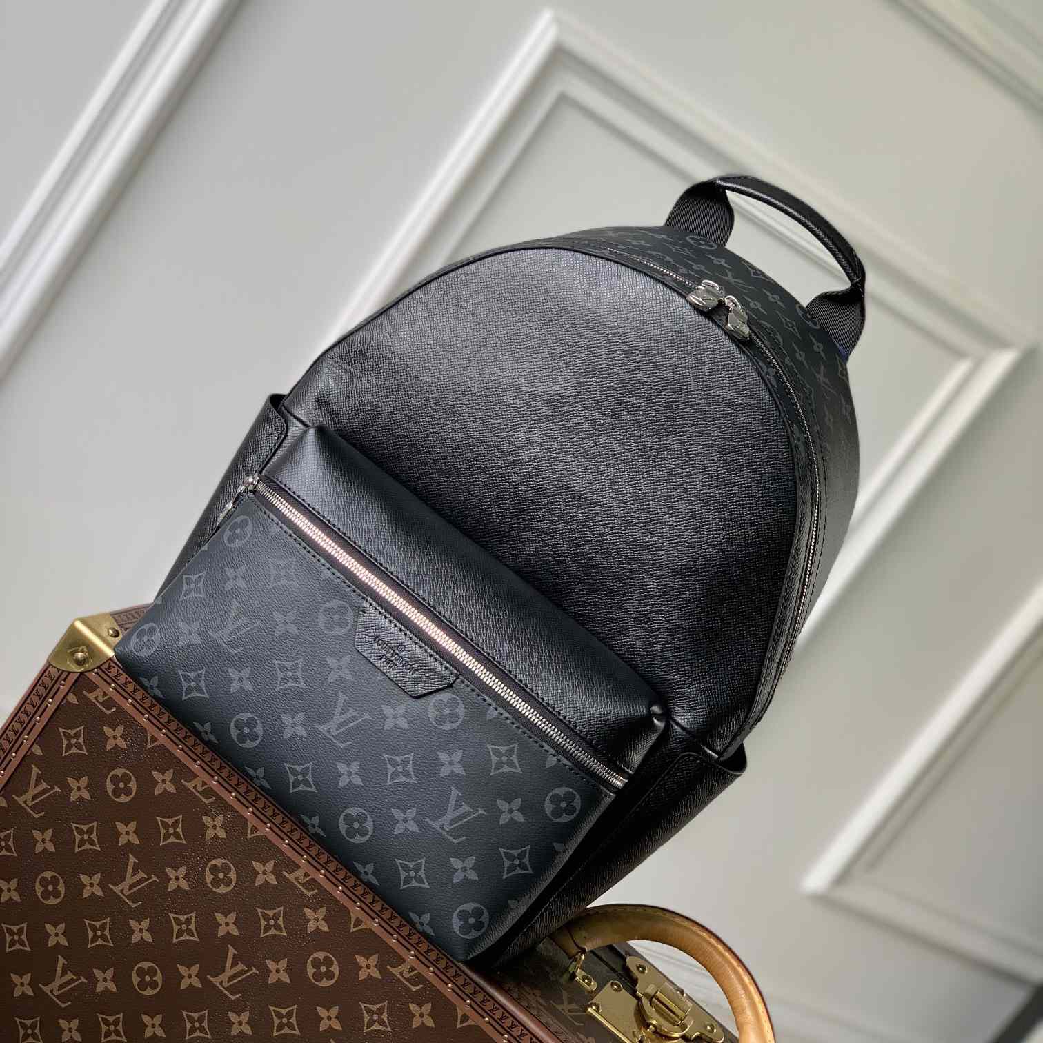 Louis Vuitton Discovery Backpack   M31033 - DopestKickz