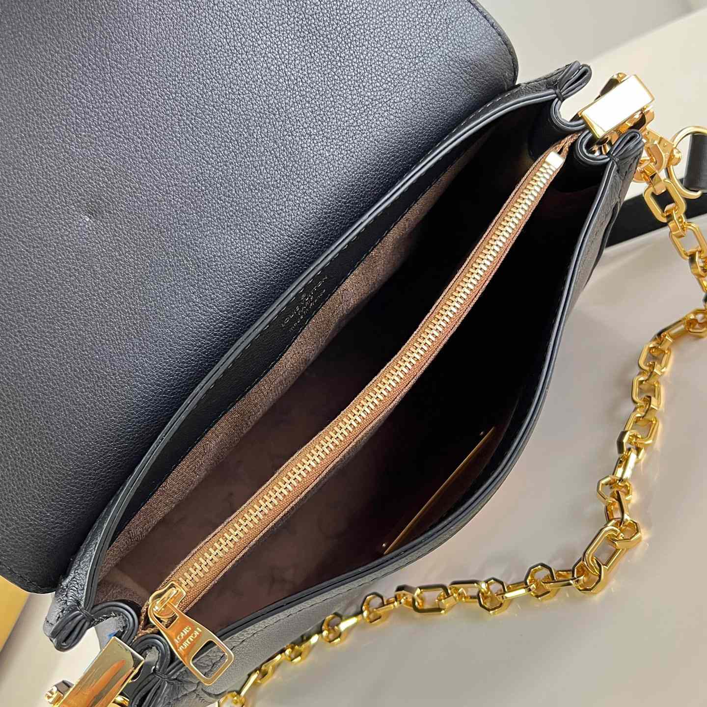 Louis Vuitton Dauphine Soft MM   M25209 - DopestKickz