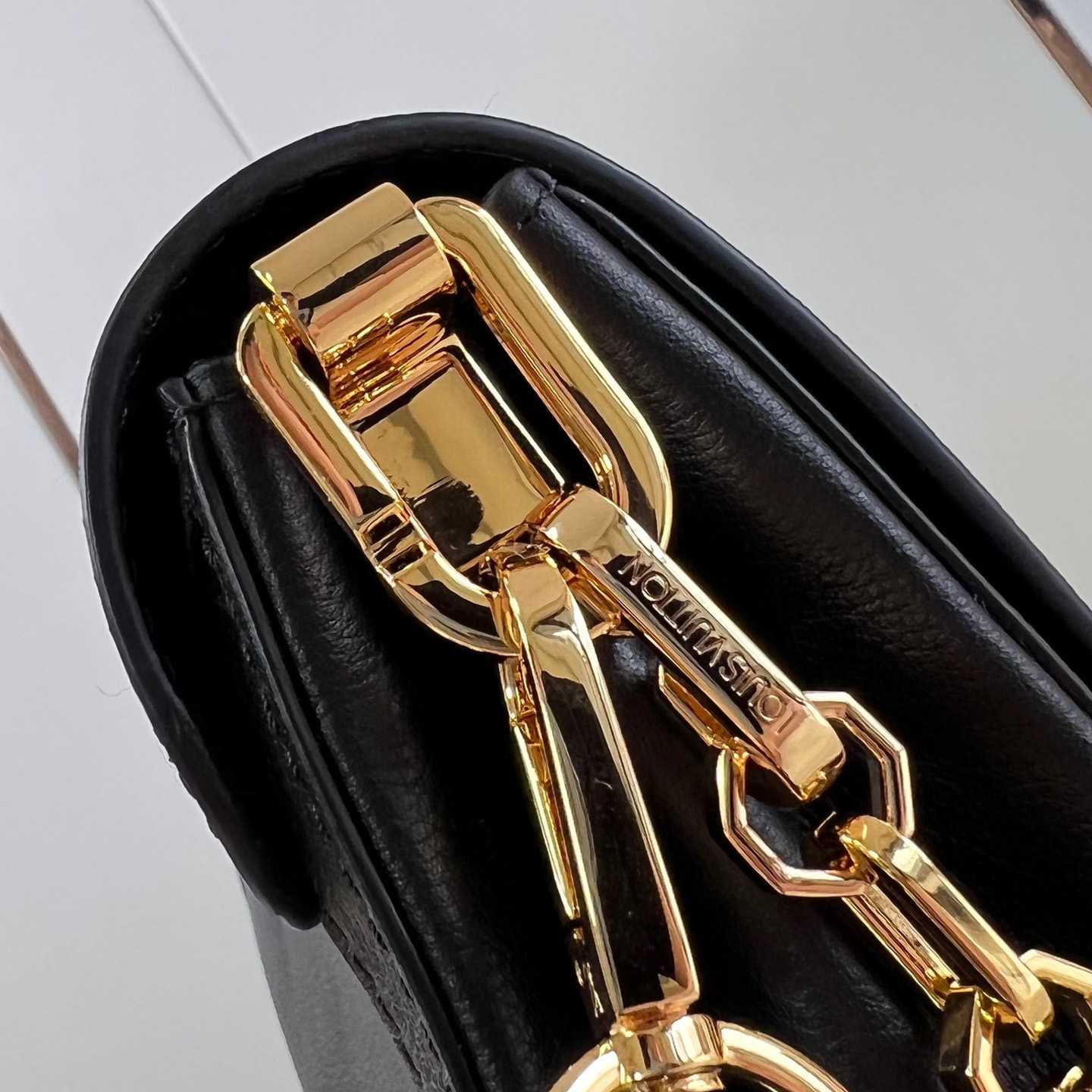 Louis Vuitton Dauphine Soft MM   M25209 - DopestKickz