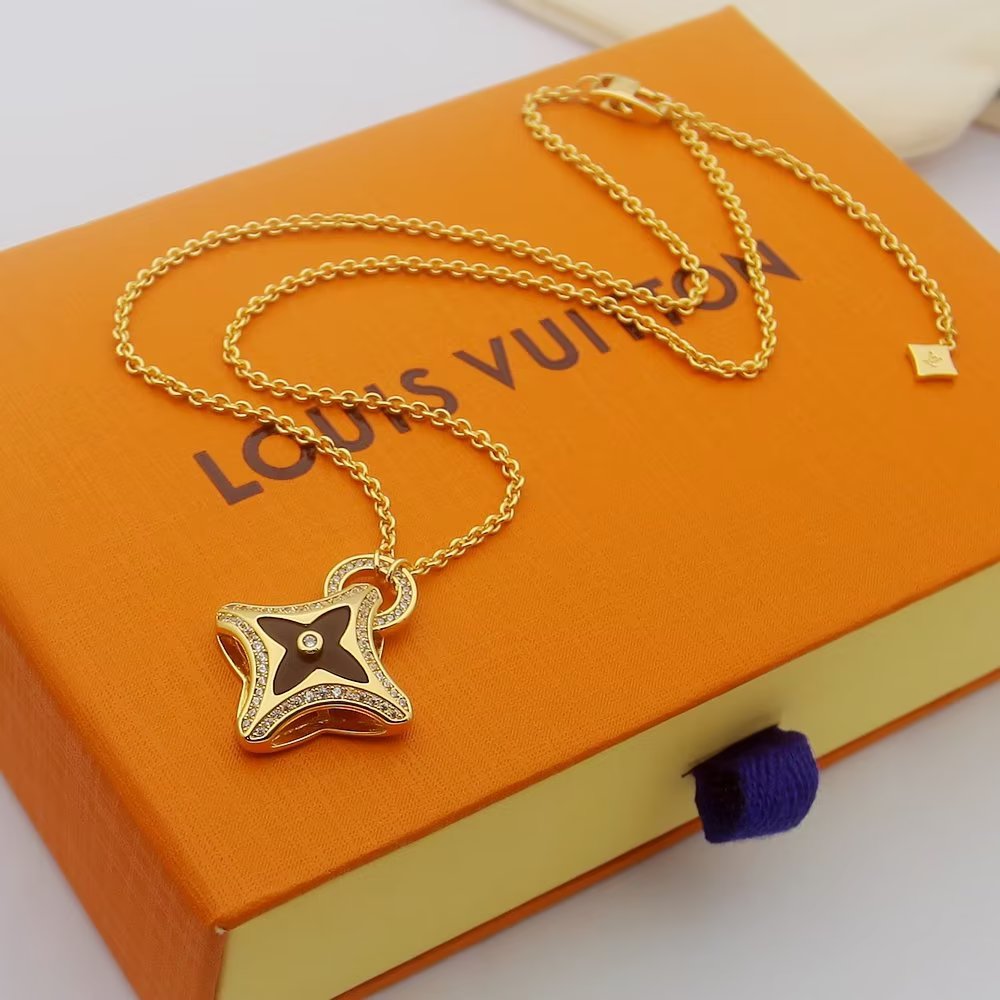 Louis Vuitton Ever Blossom Pendant, Yellow Gold - DopestKickz