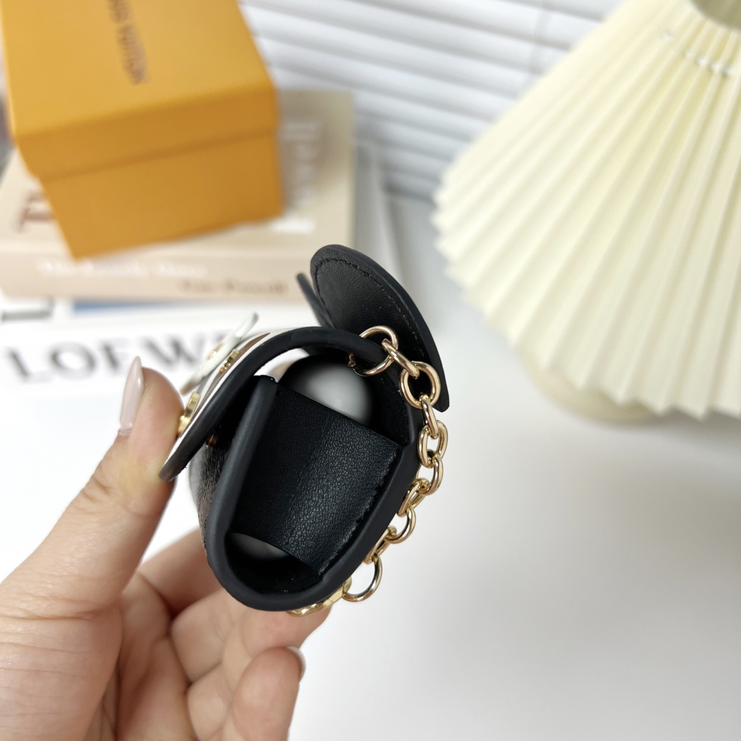 Louis Vuitton Panda Earpods Case    GI0861 - DopestKickz