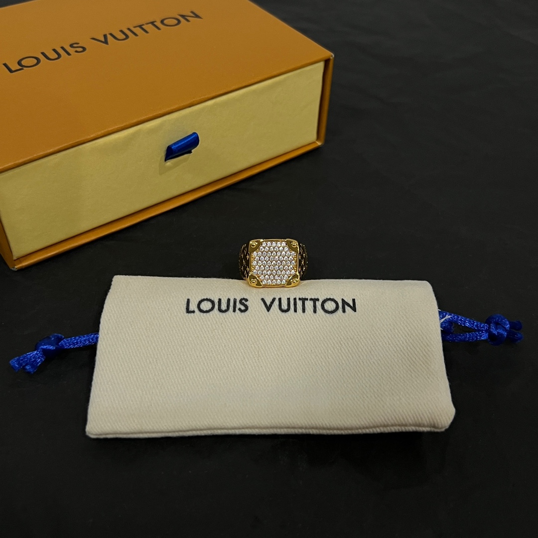 Louis Vuitton LV Rope Ring    M1543L - DopestKickz