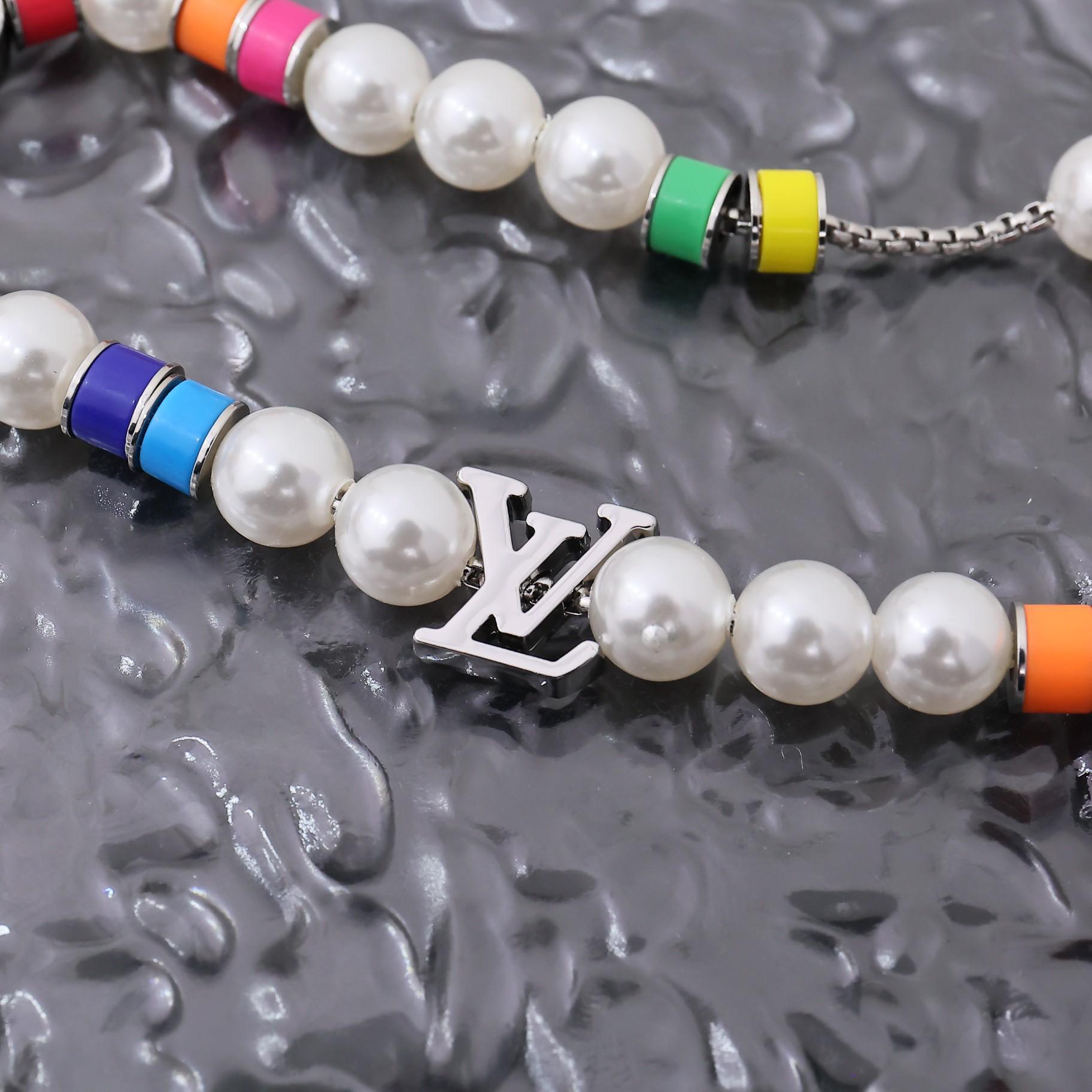 Louis Vuitton MNG Pearls Party Necklace   M01500 - DopestKickz