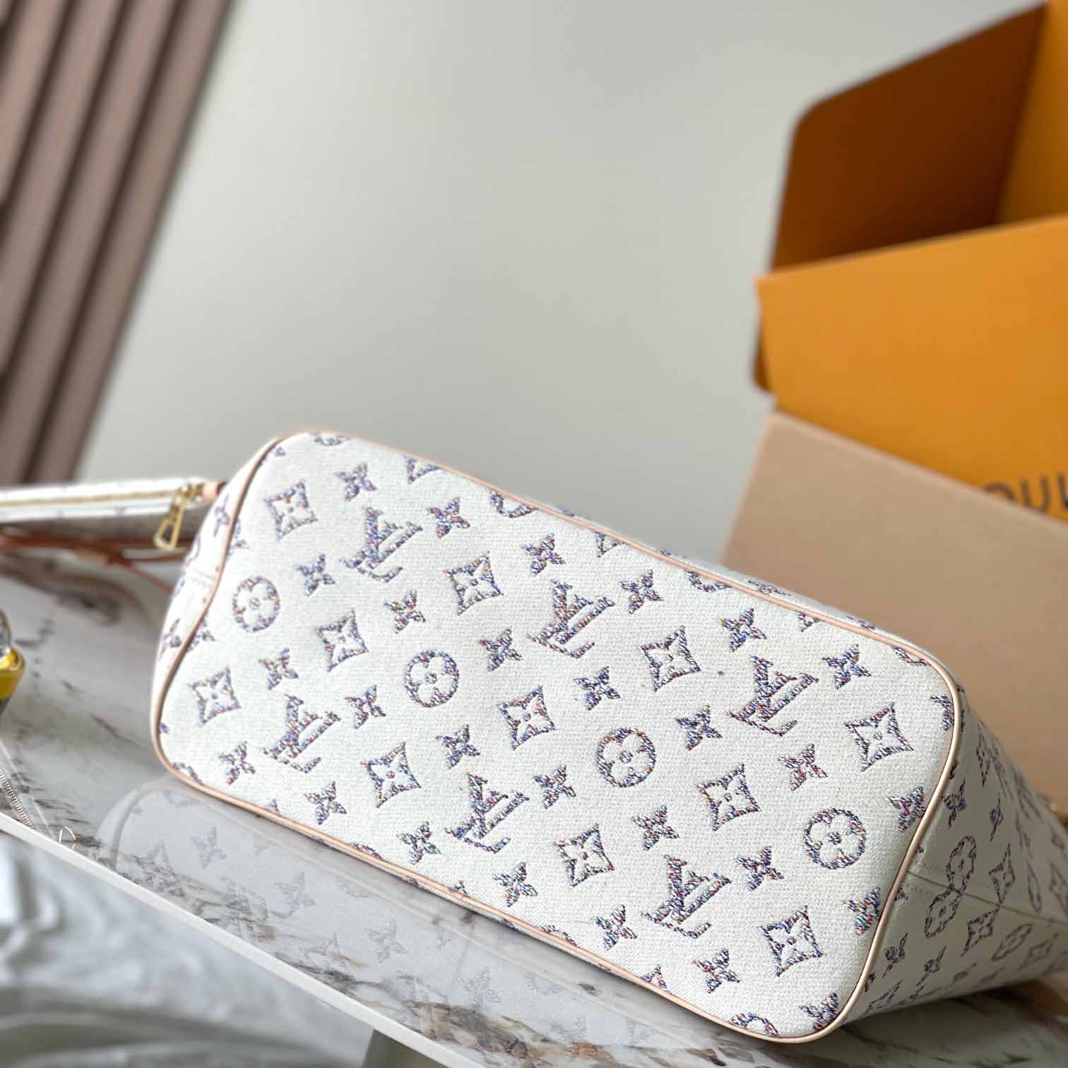 Louis Vuitton Neverfull MM   M24905 - DopestKickz