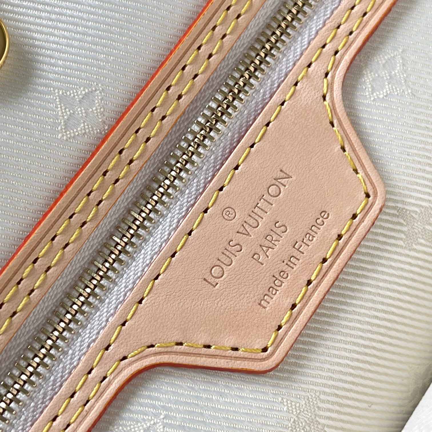 Louis Vuitton Neverfull MM   M24905 - DopestKickz