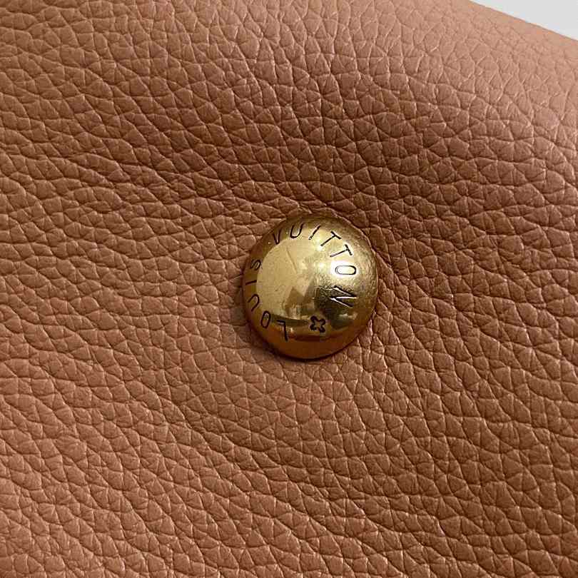 Louis Vuitton Low Key Hobo MM   M24974 - DopestKickz