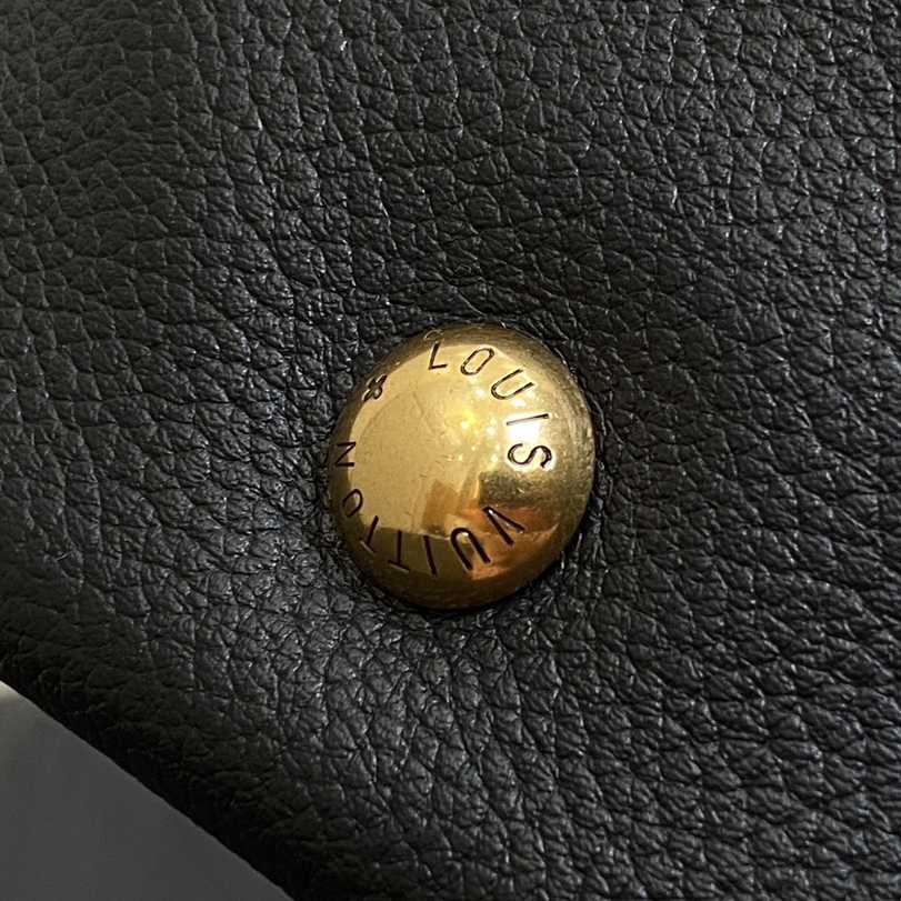 Louis Vuitton Low Key Hobo MM   M24856 - DopestKickz