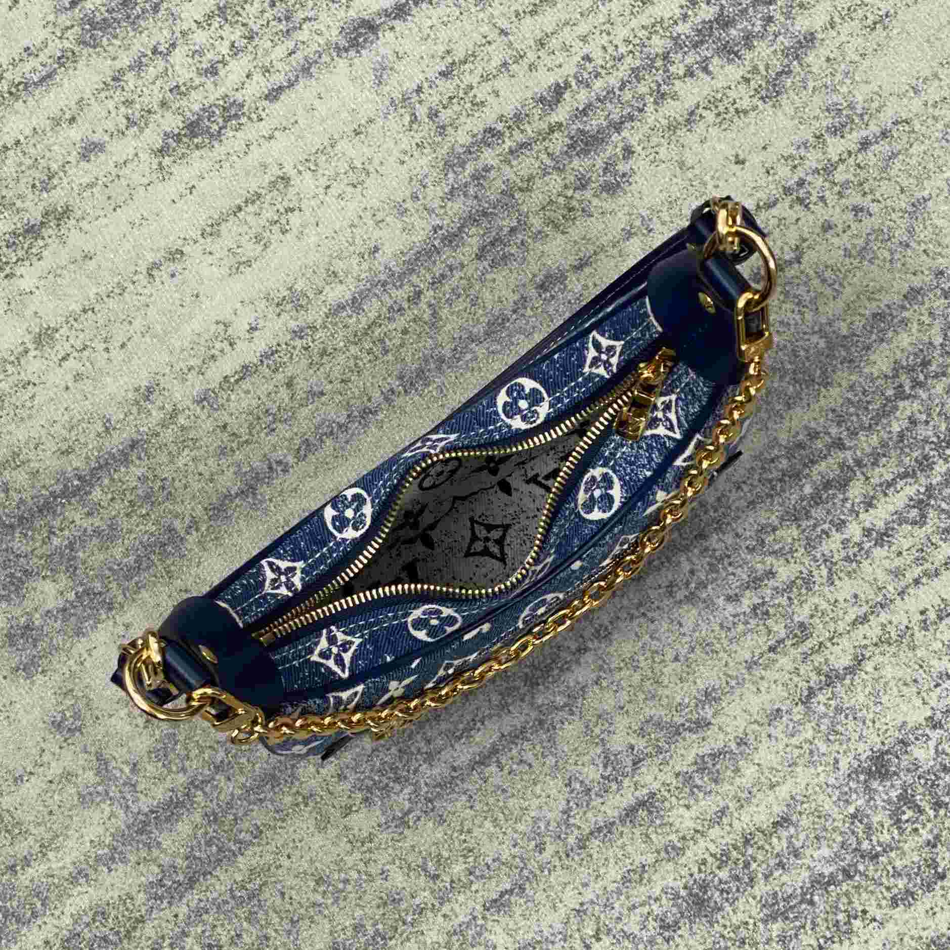  Louis Vuitton Loop Bag  (24-22-6cm) - DopestKickz