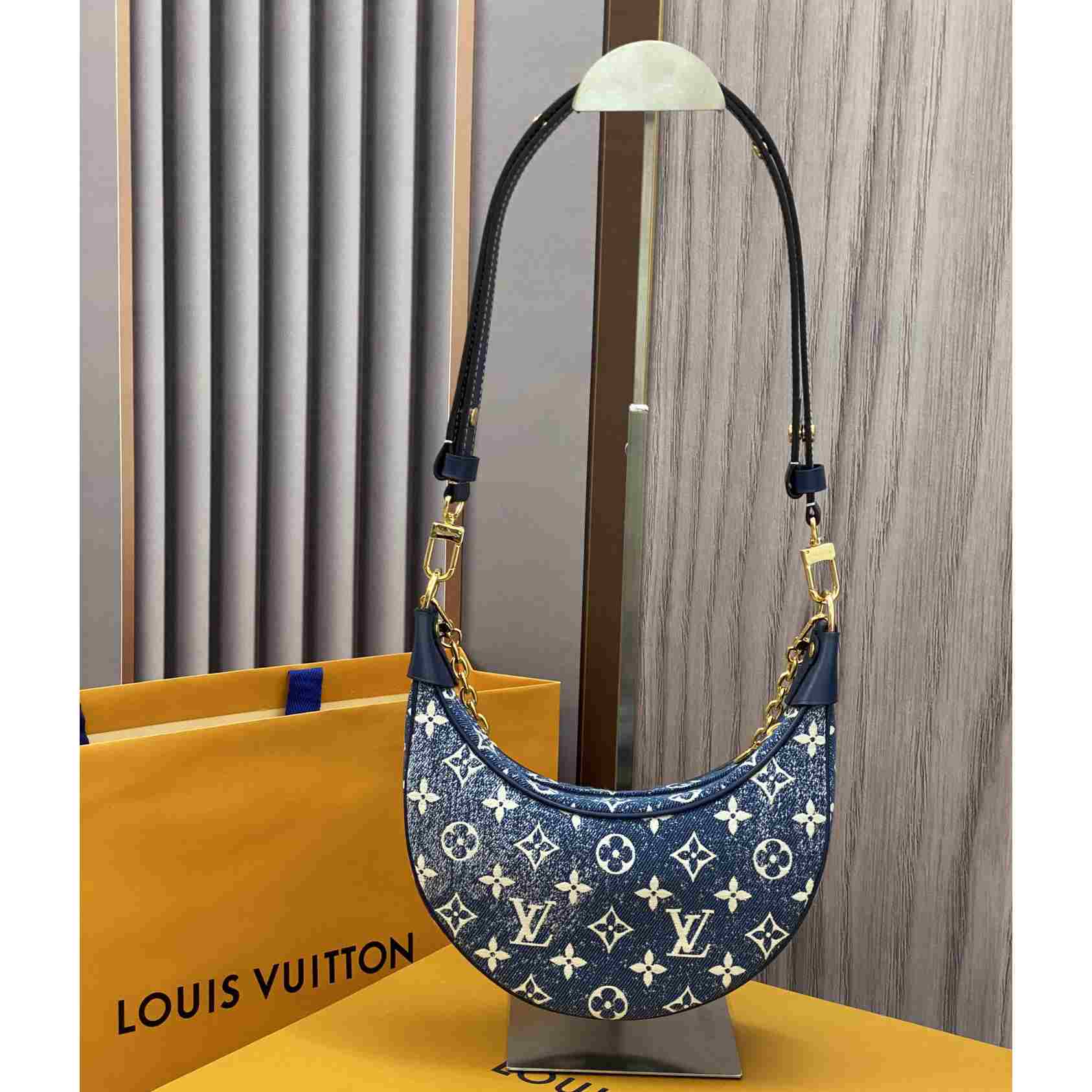  Louis Vuitton Loop Bag  (24-22-6cm) - DopestKickz