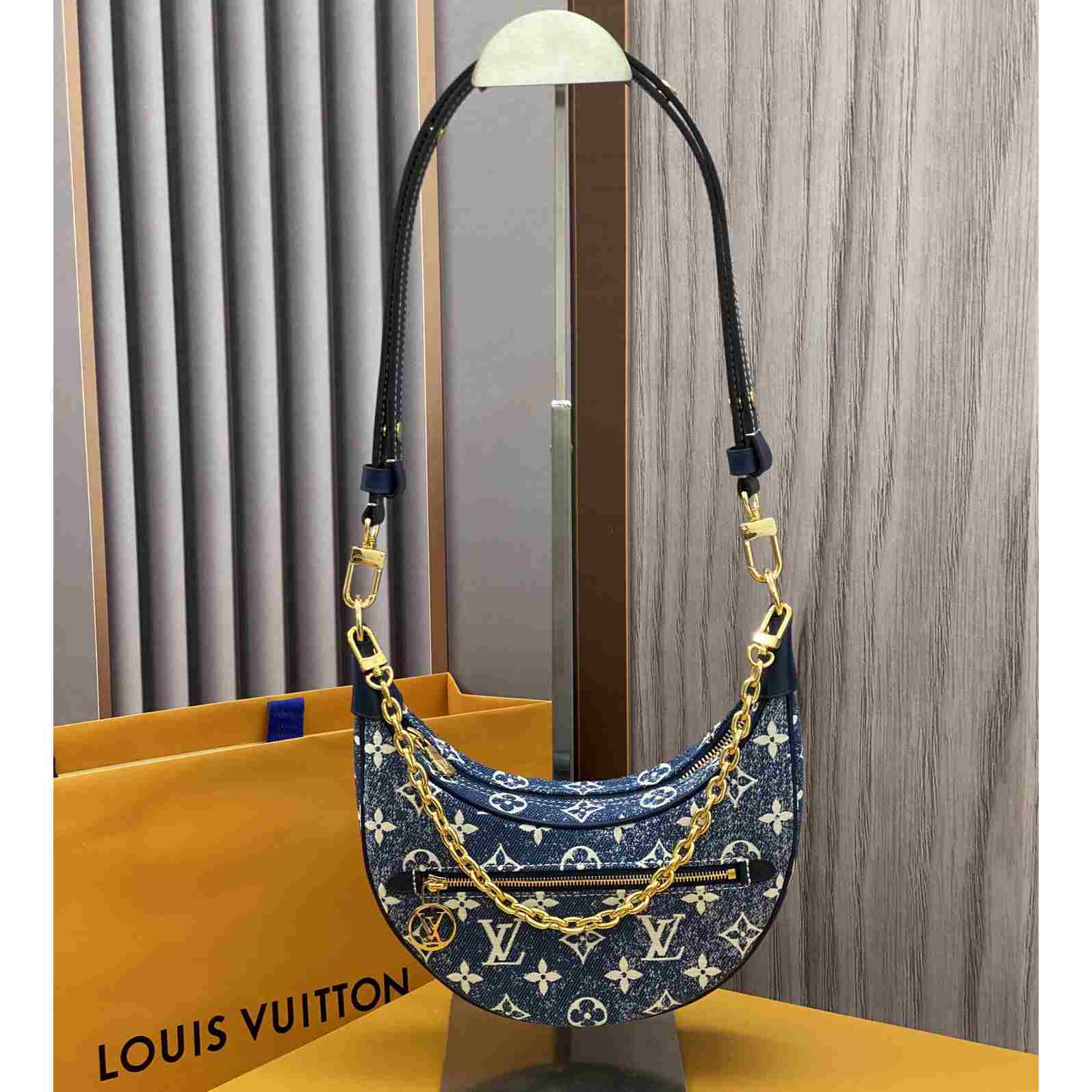 Louis Vuitton Loop Bag  (24-22-6cm) - DopestKickz