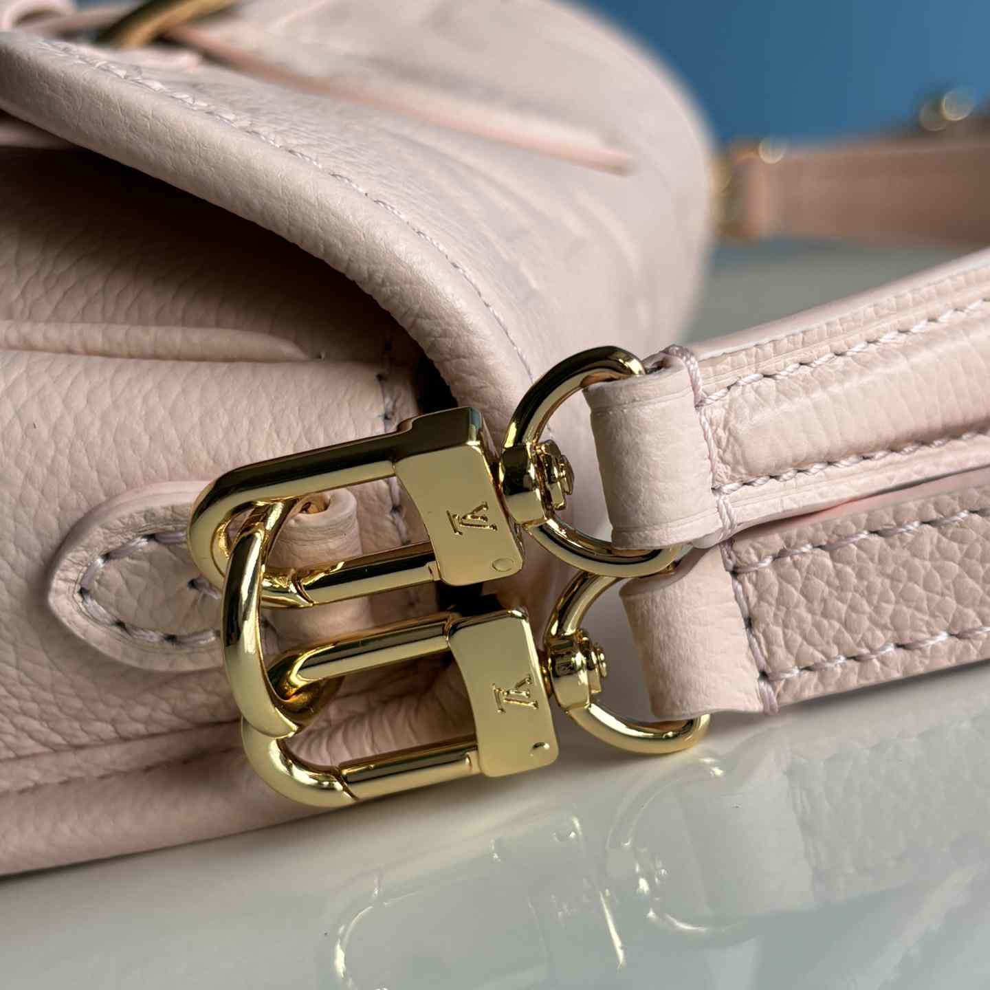 Louis Vuitton Nano Diane   M83566 - DopestKickz