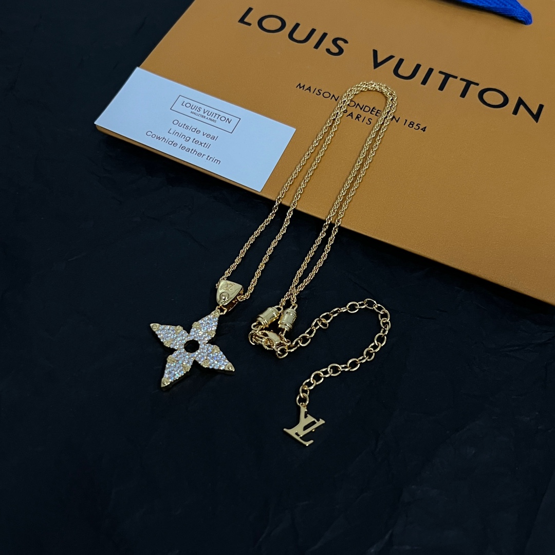 Louis Vuitton LV Rope Pendant   M01751 - DopestKickz
